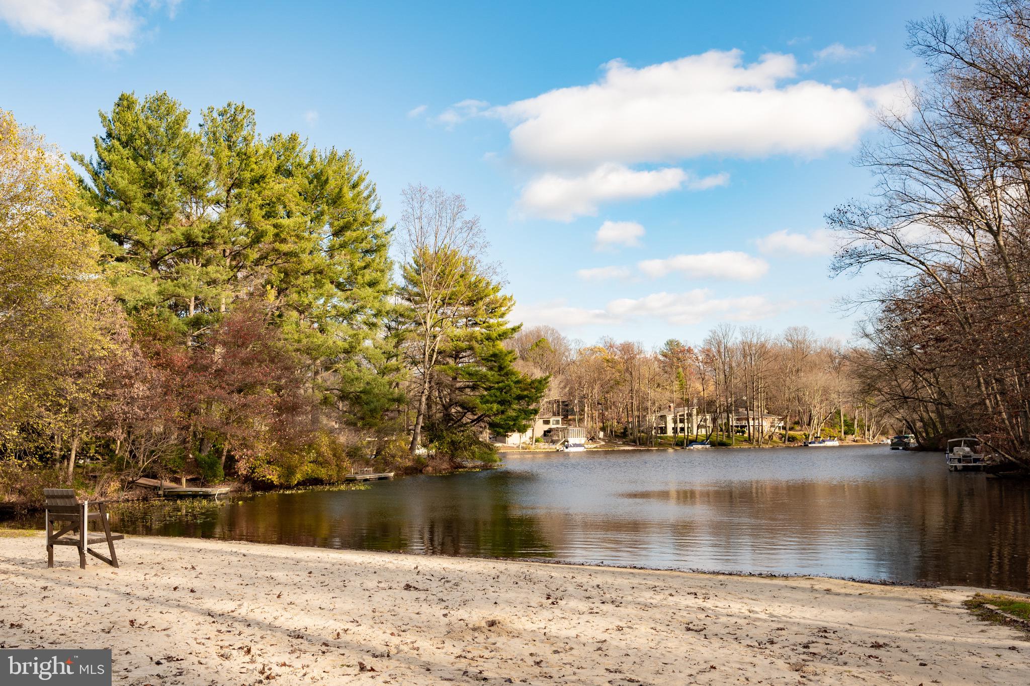 LAKE BARCROFT - Residential
