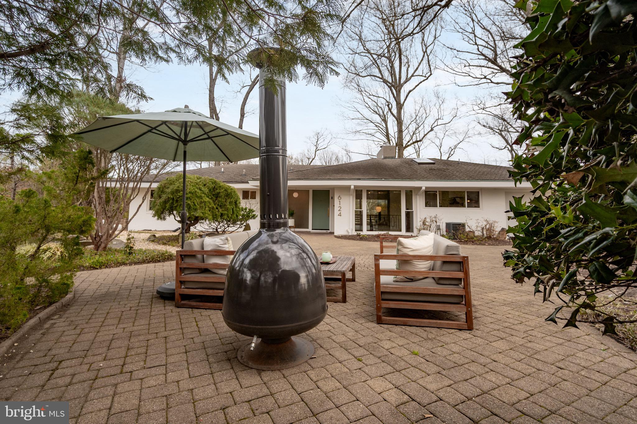 LAKE BARCROFT - Residential