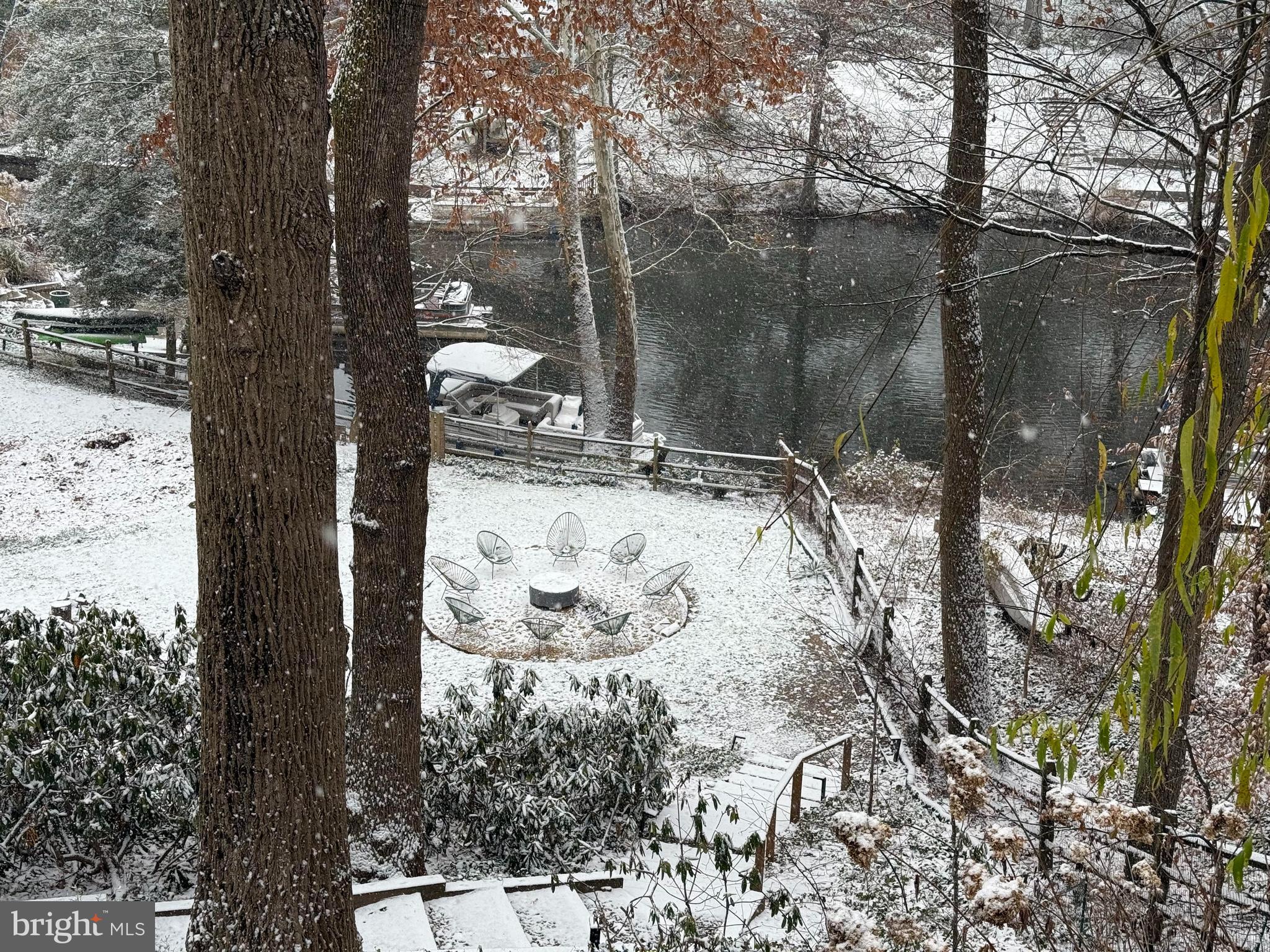 LAKE BARCROFT - Residential