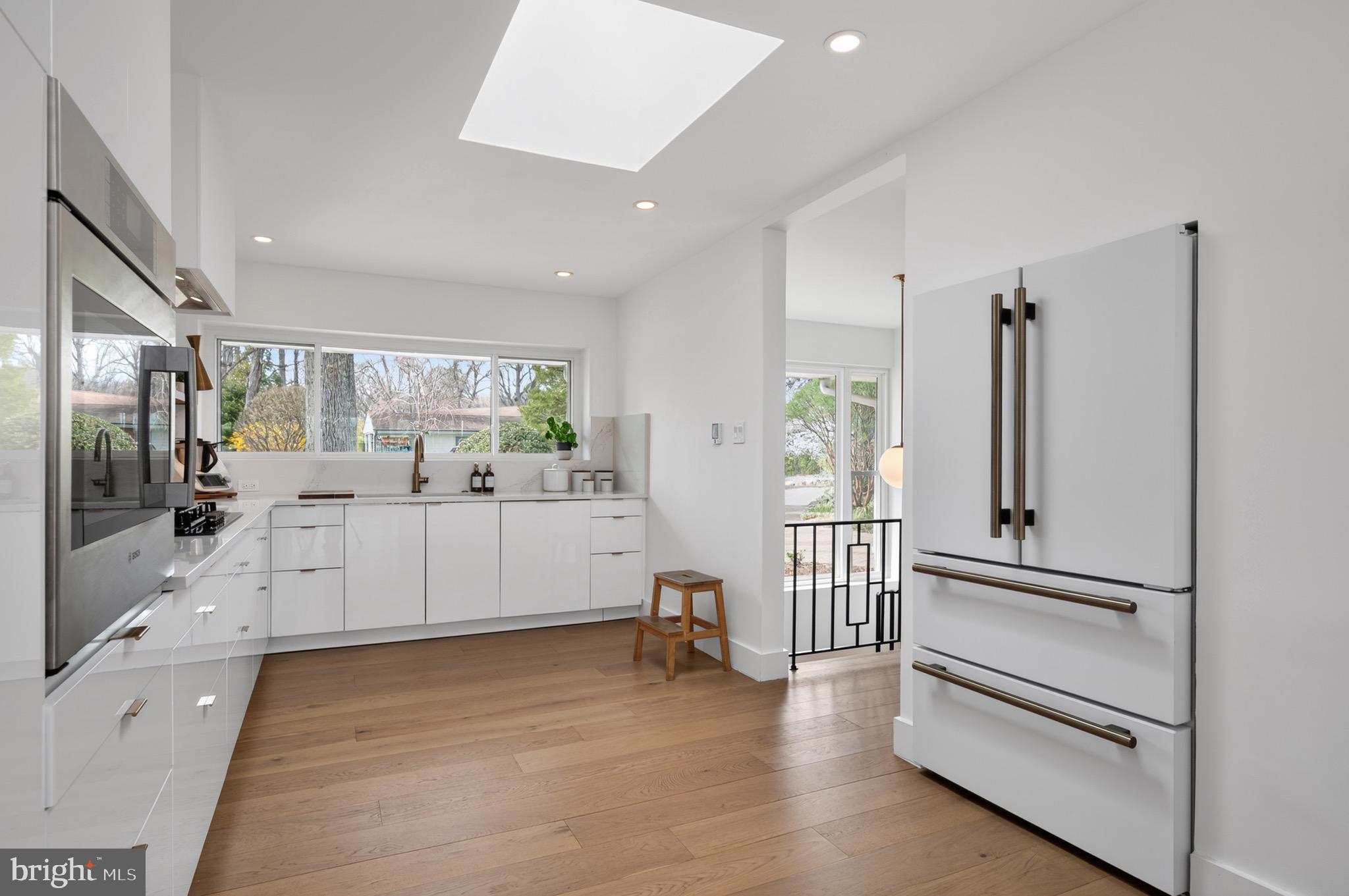 LAKE BARCROFT - Residential