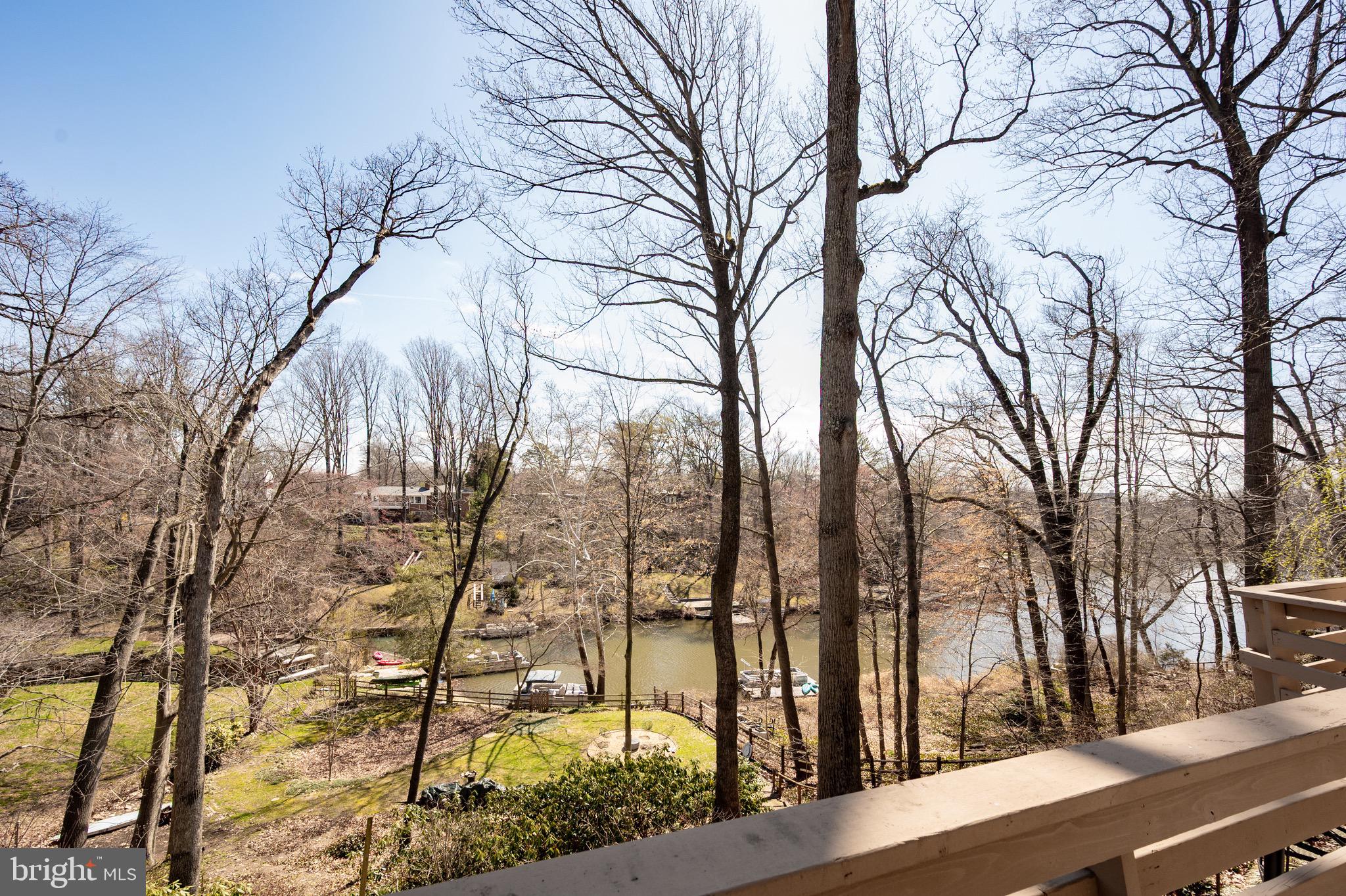 LAKE BARCROFT - Residential