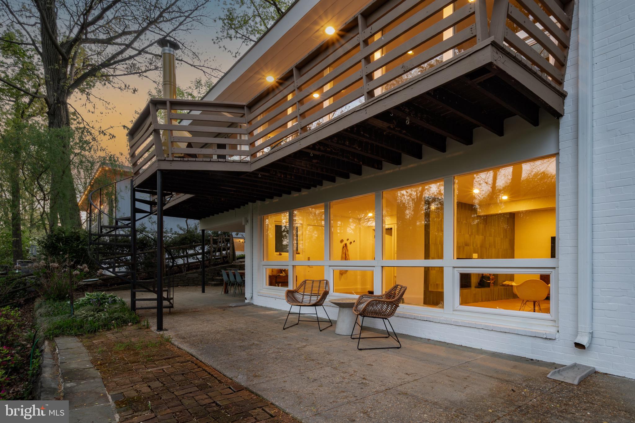 LAKE BARCROFT - Residential