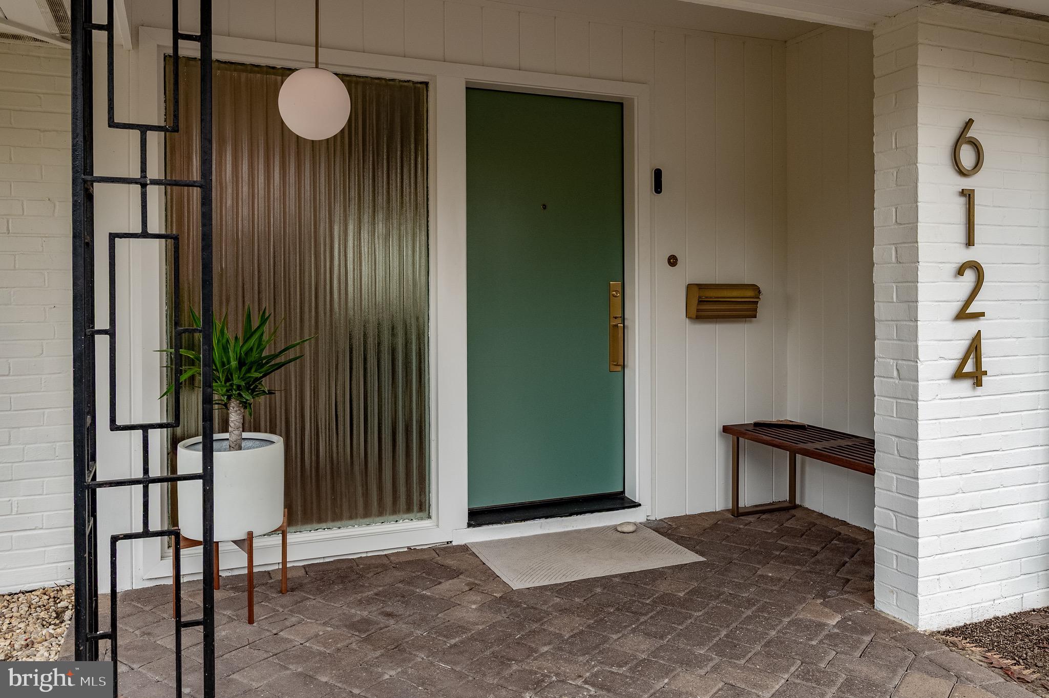 LAKE BARCROFT - Residential