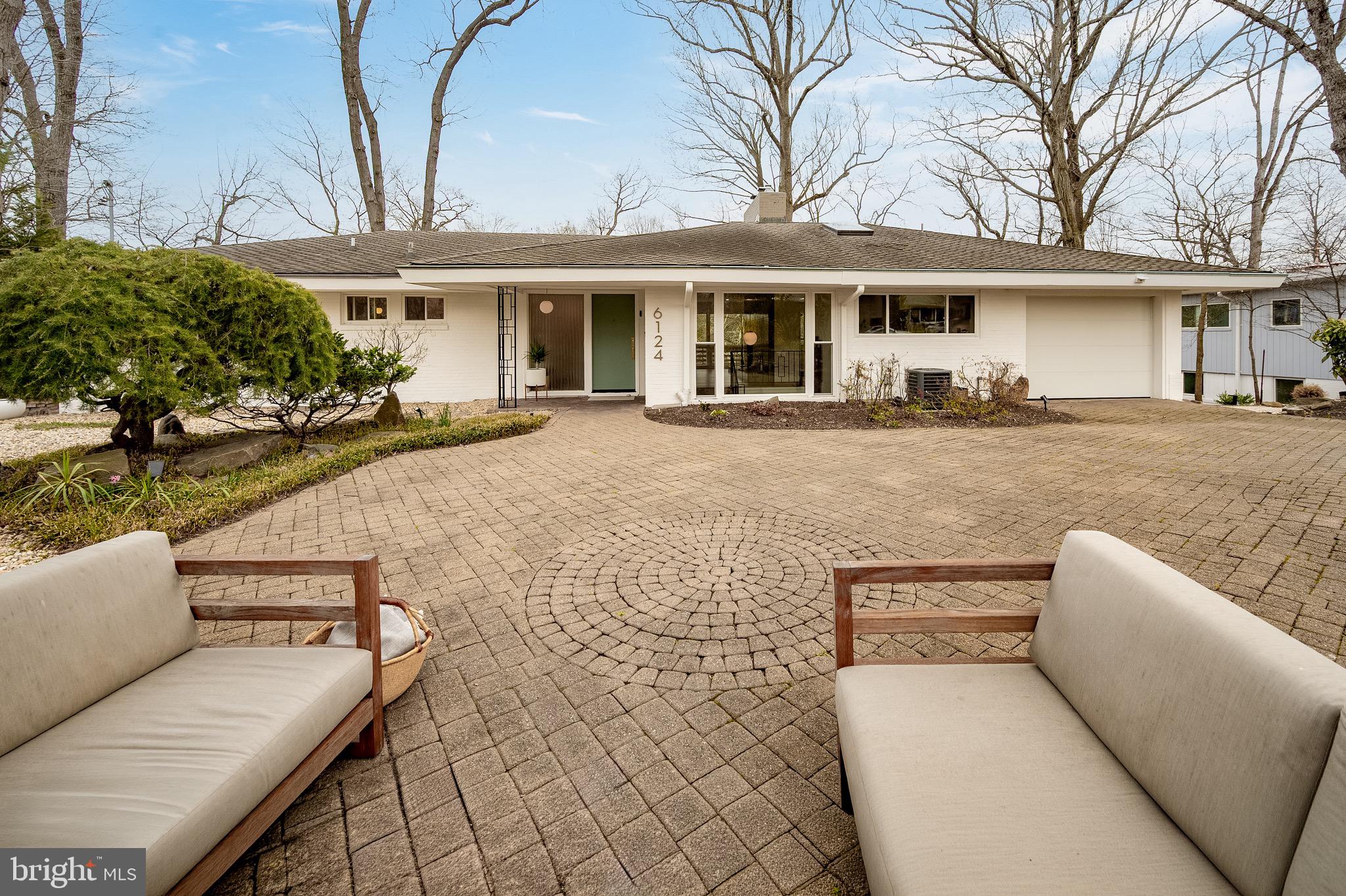 LAKE BARCROFT - Residential