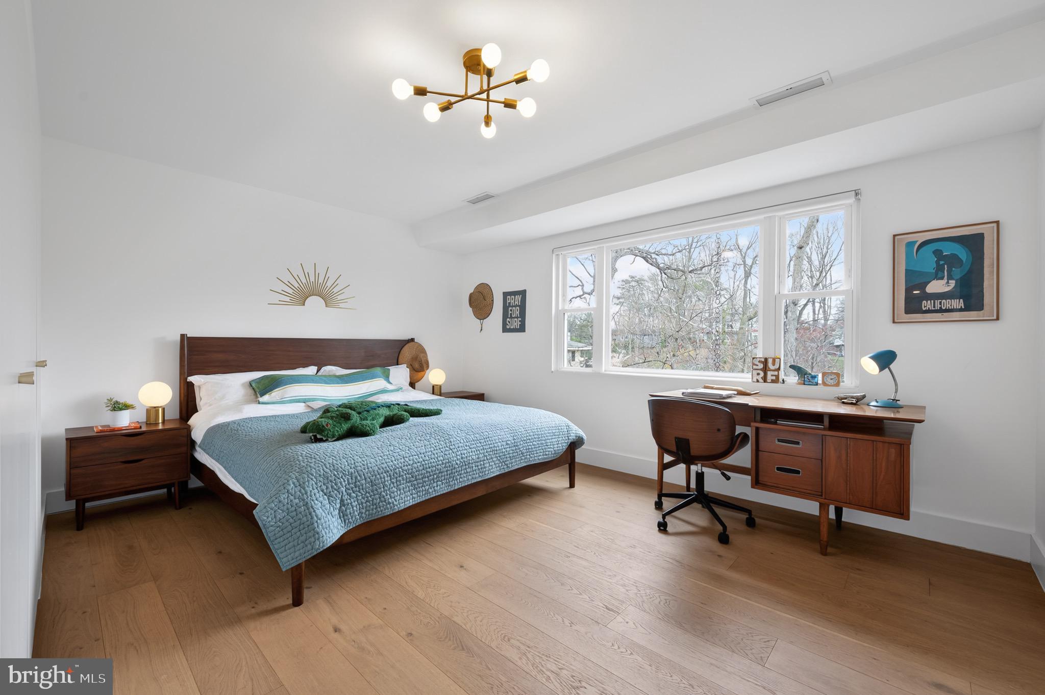 LAKE BARCROFT - Residential