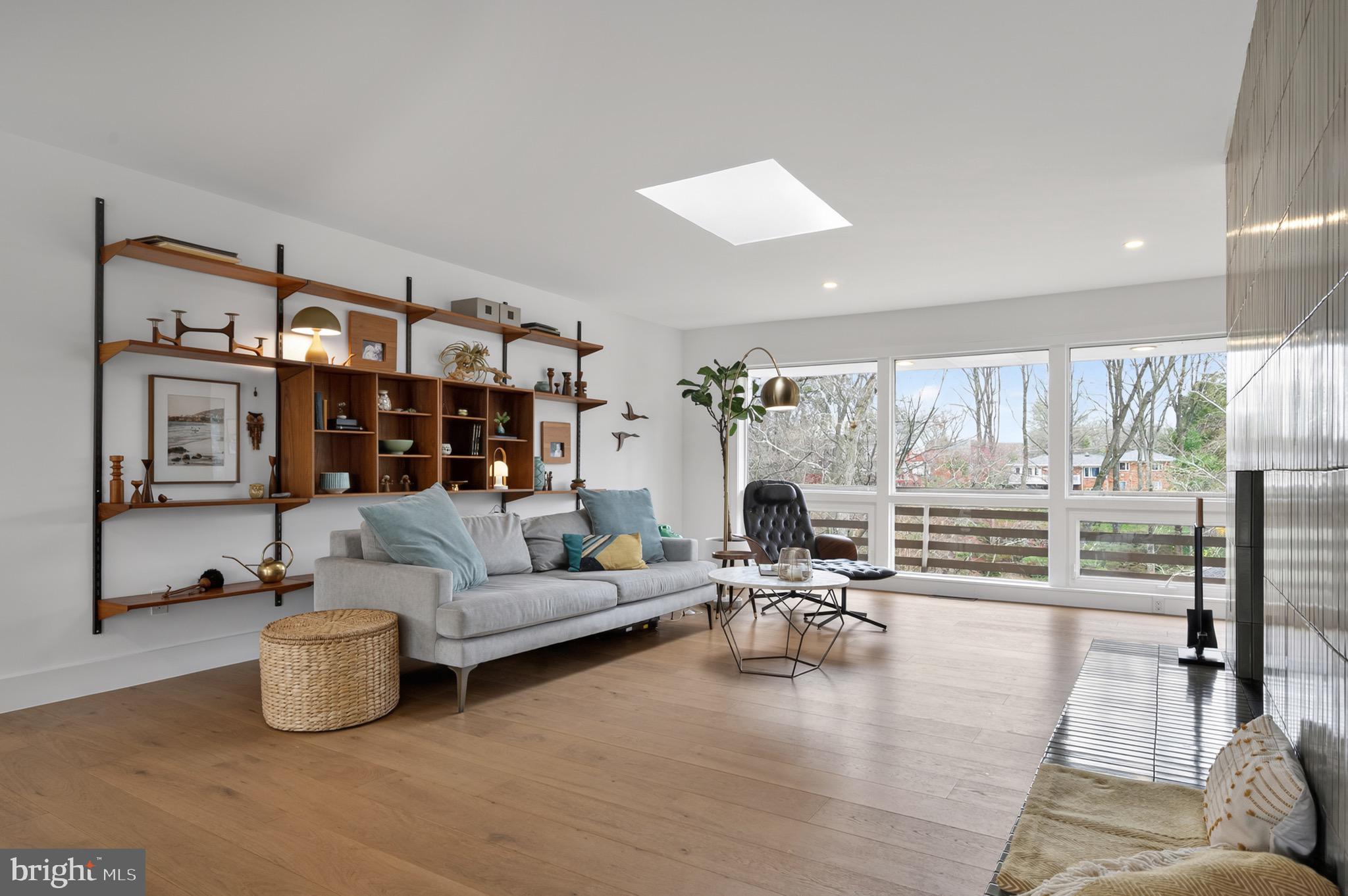 LAKE BARCROFT - Residential