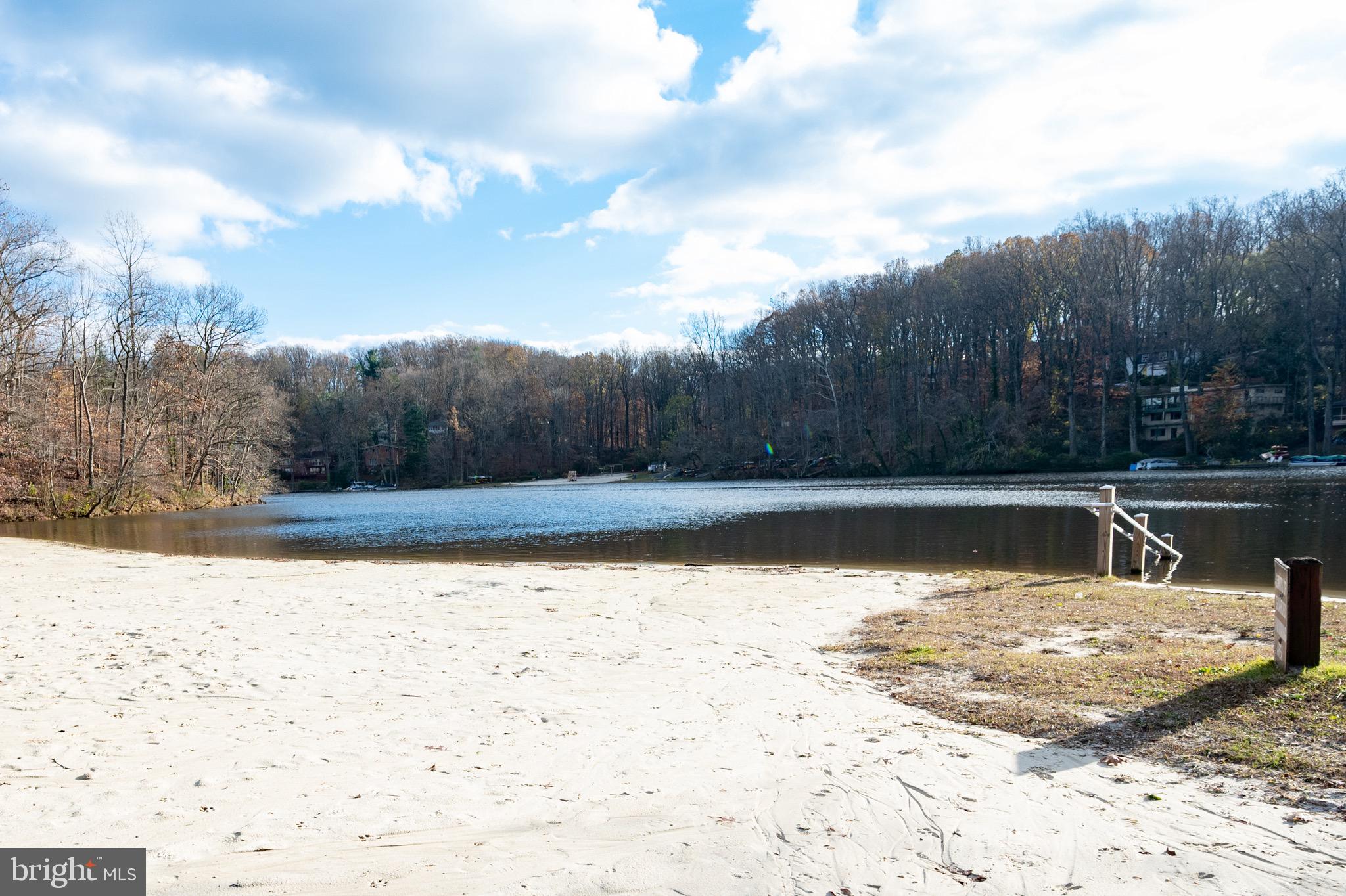 LAKE BARCROFT - Residential