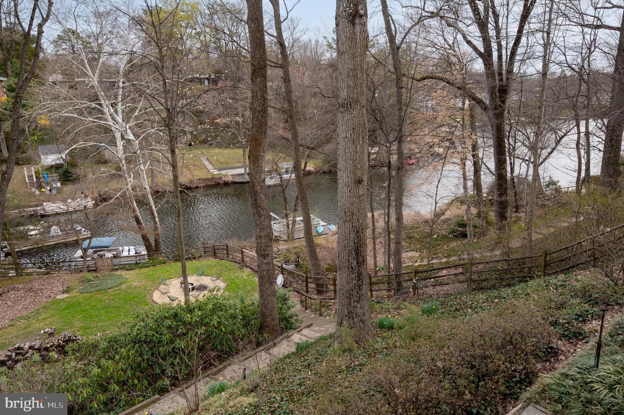 LAKE BARCROFT - Residential