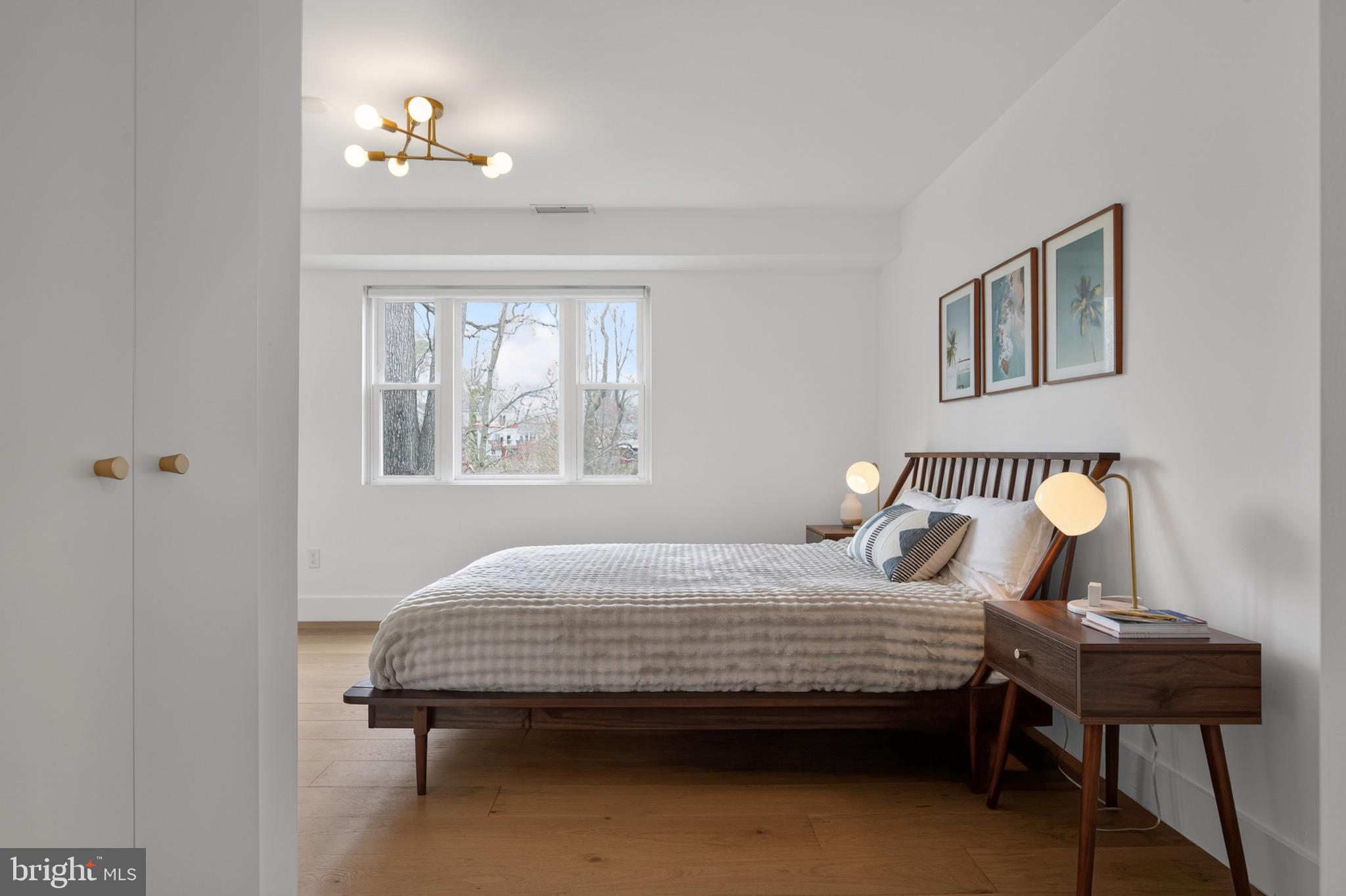 LAKE BARCROFT - Residential