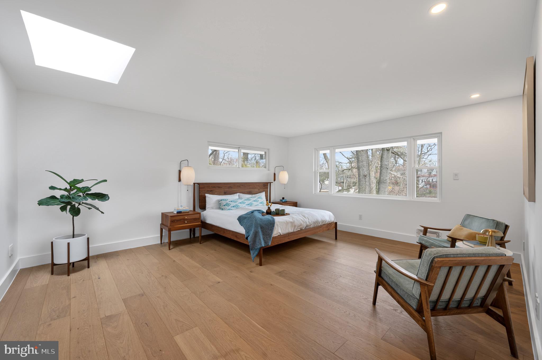 LAKE BARCROFT - Residential