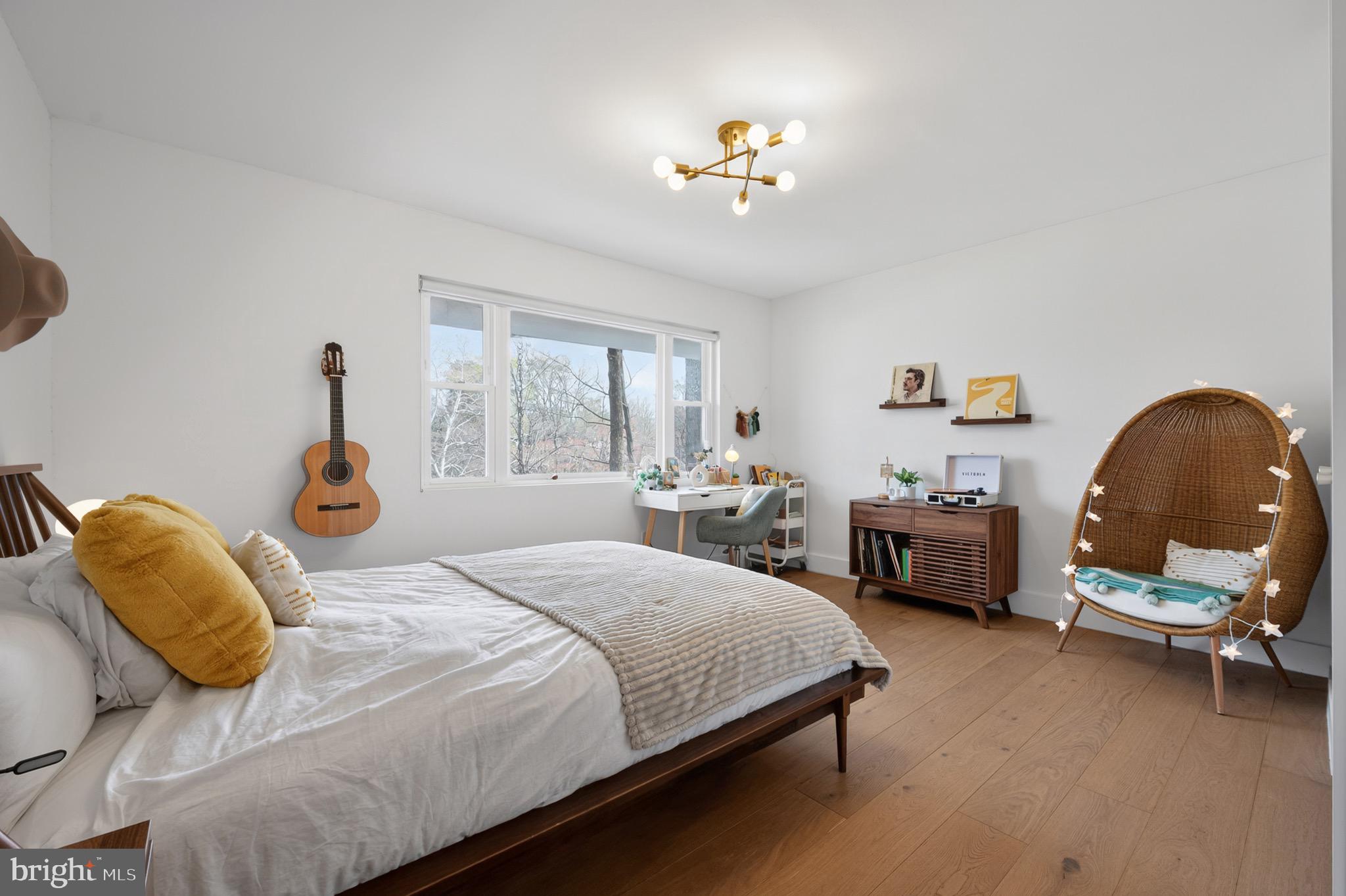 LAKE BARCROFT - Residential