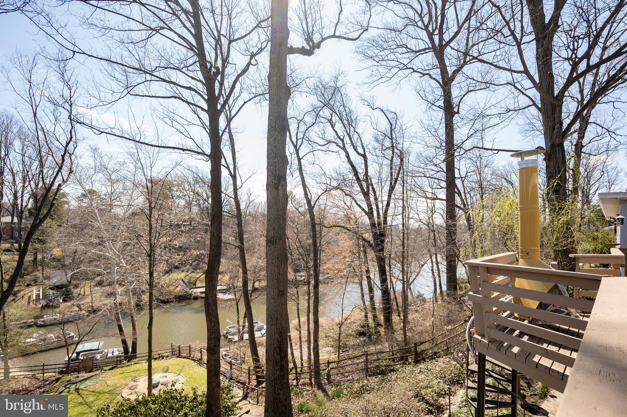 LAKE BARCROFT - Residential