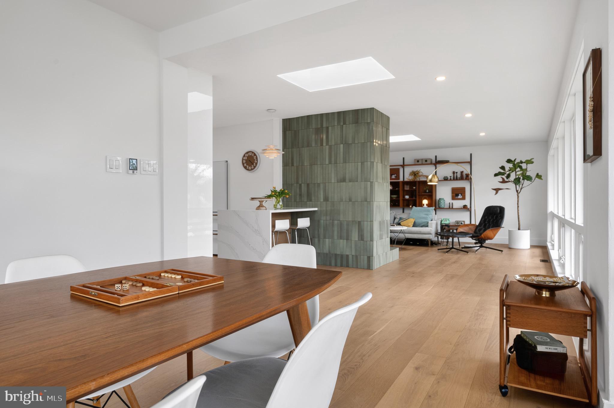 LAKE BARCROFT - Residential