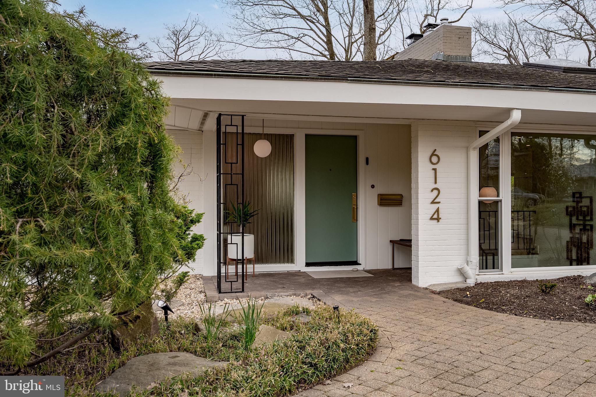 LAKE BARCROFT - Residential