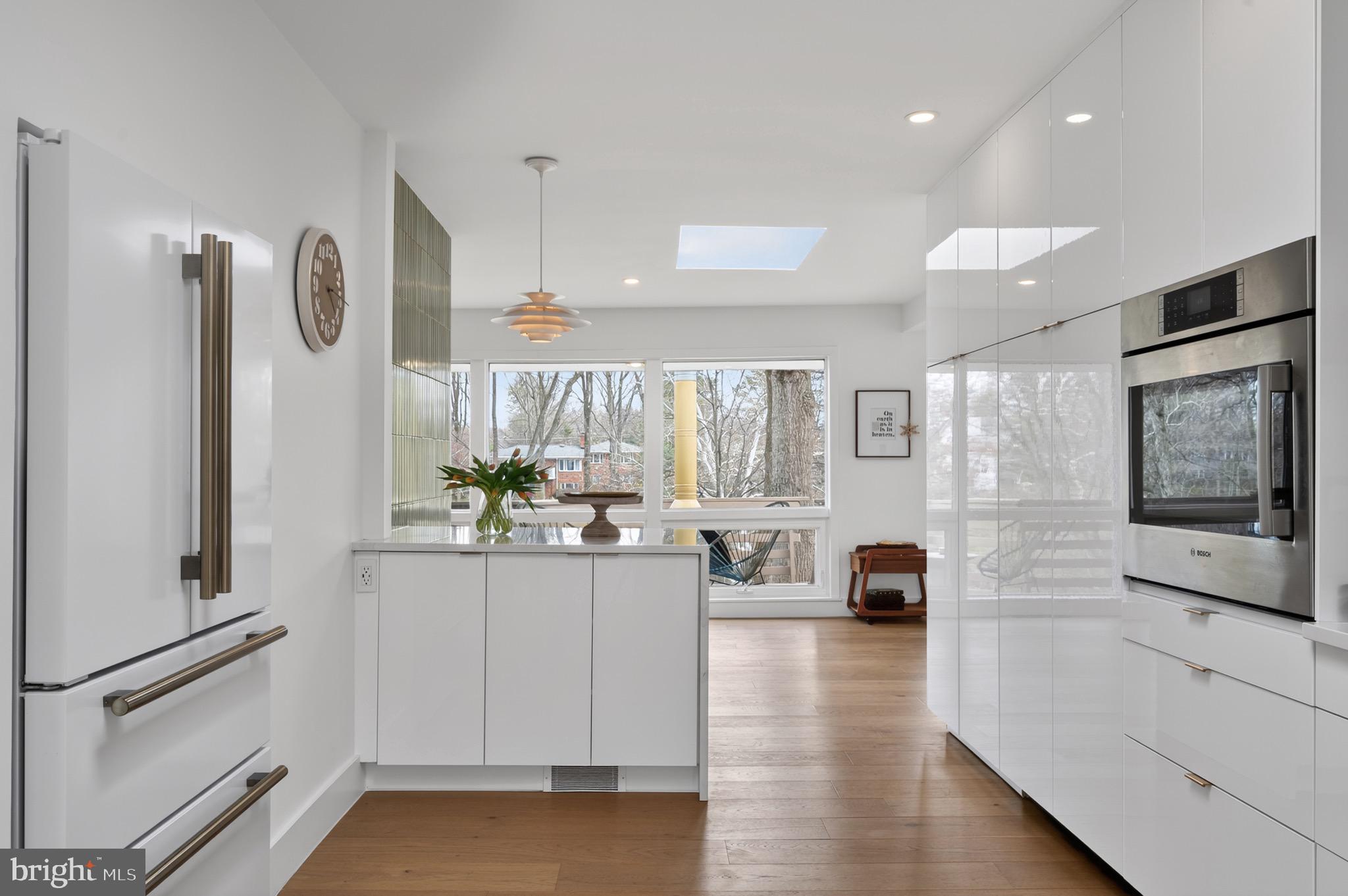 LAKE BARCROFT - Residential