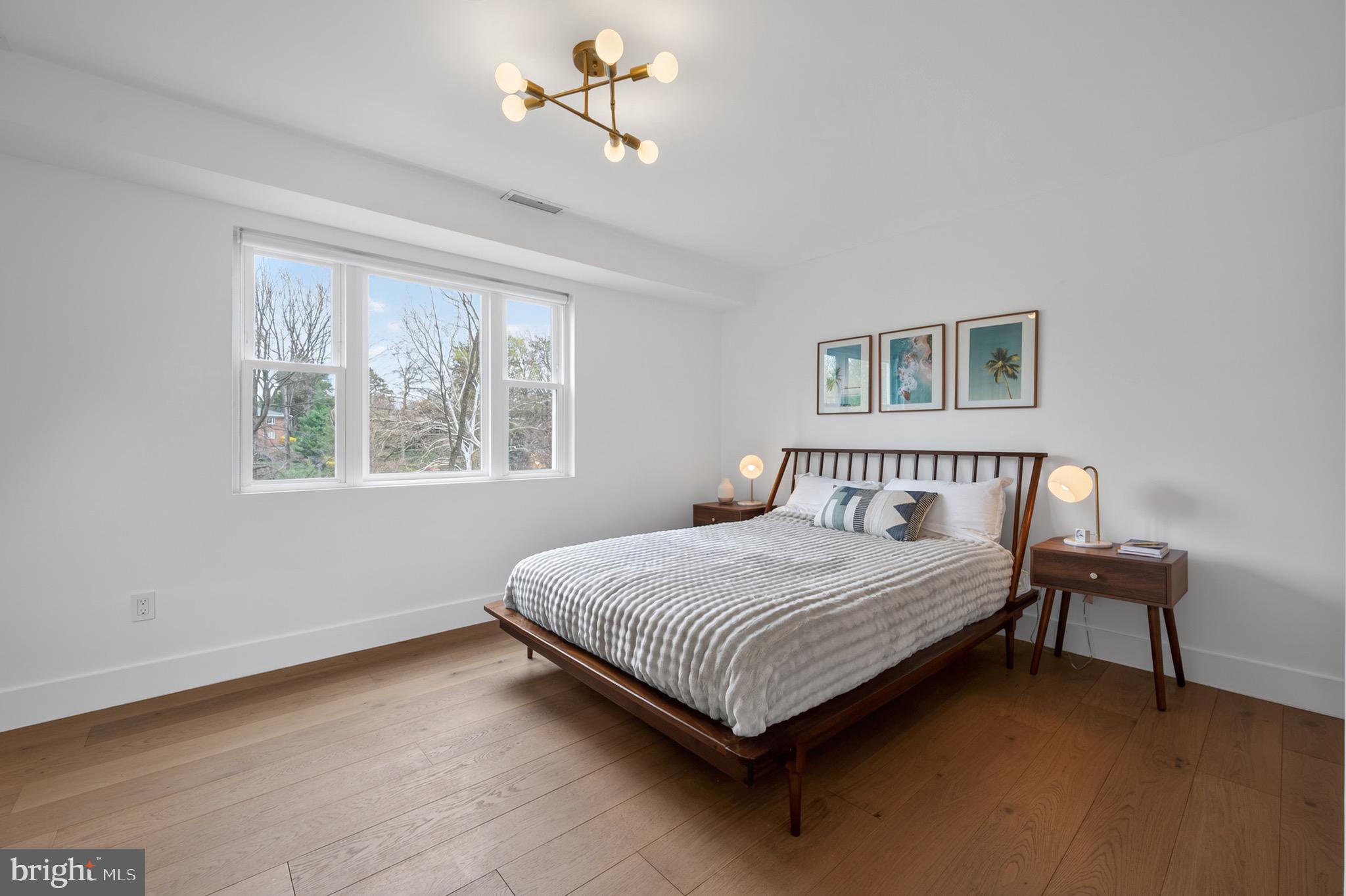 LAKE BARCROFT - Residential