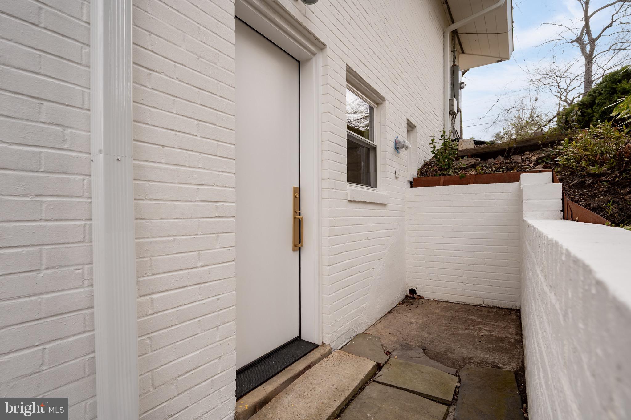 LAKE BARCROFT - Residential