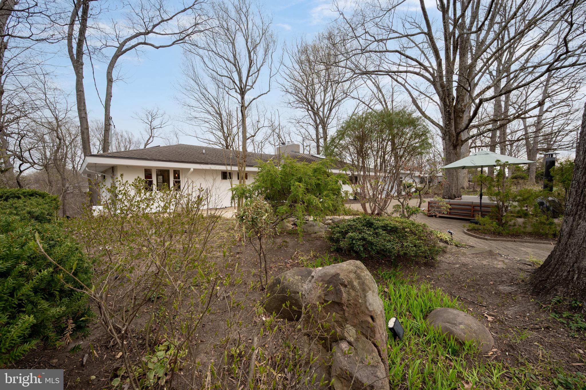 LAKE BARCROFT - Residential