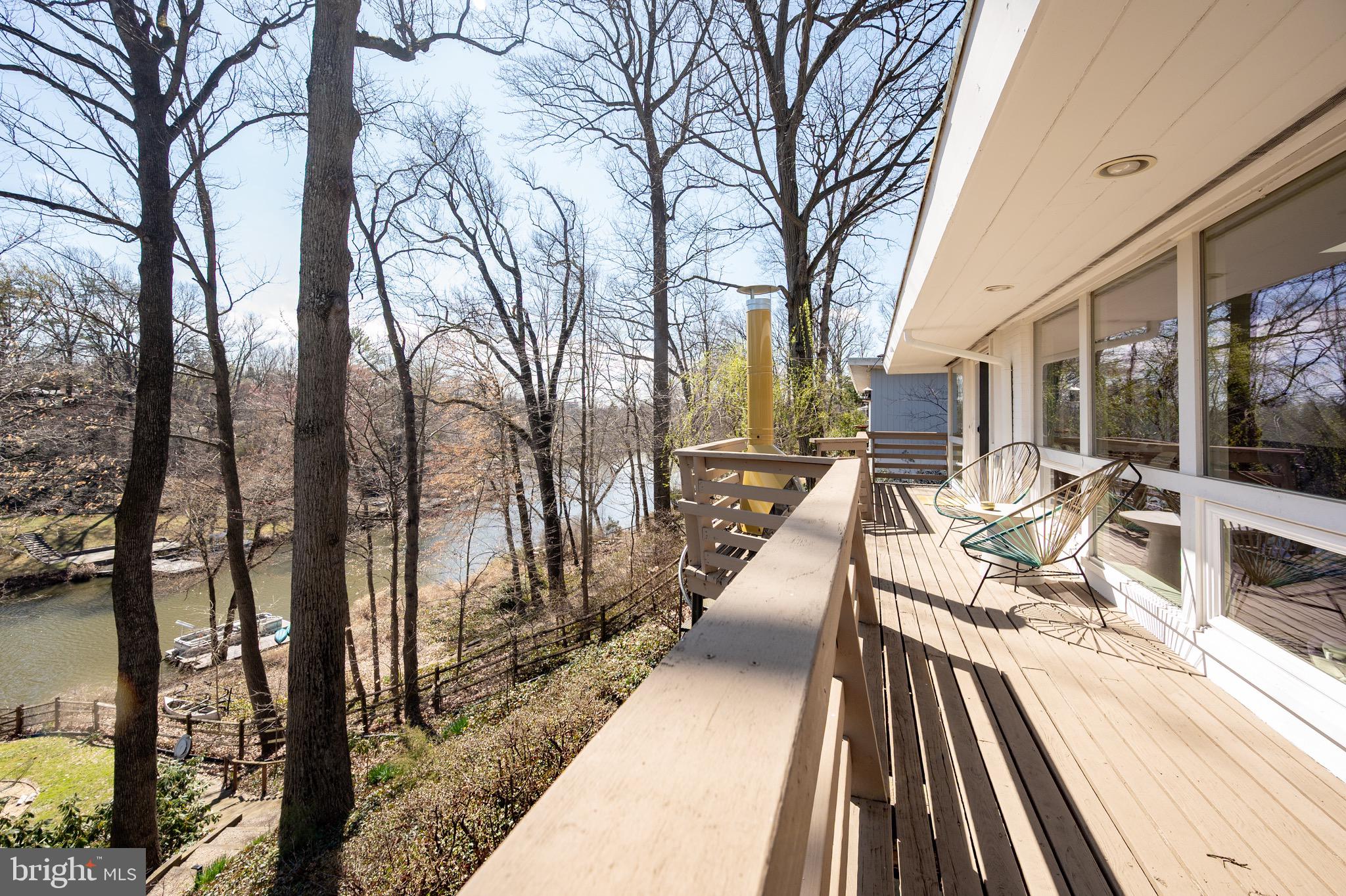 LAKE BARCROFT - Residential