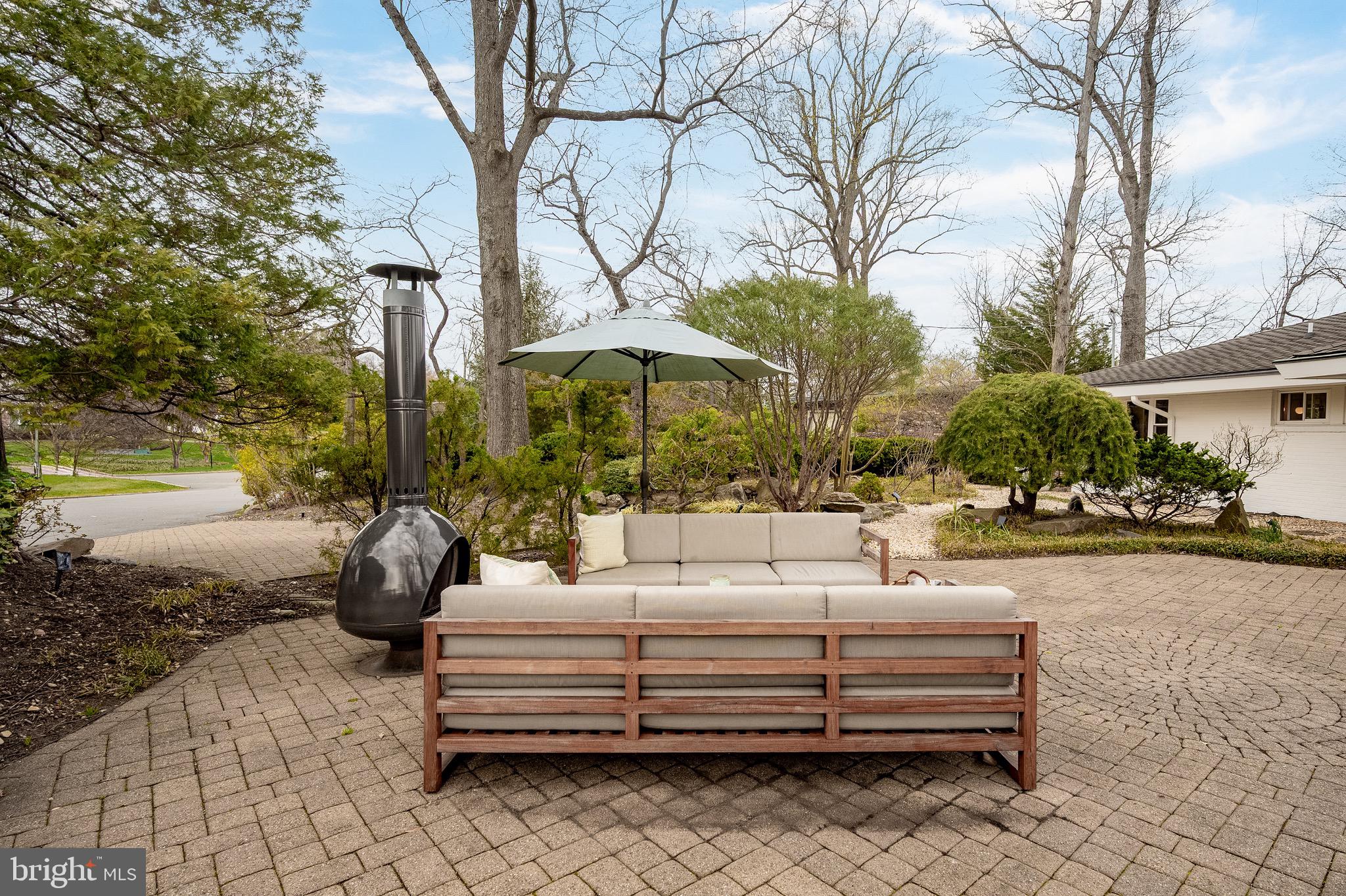 LAKE BARCROFT - Residential