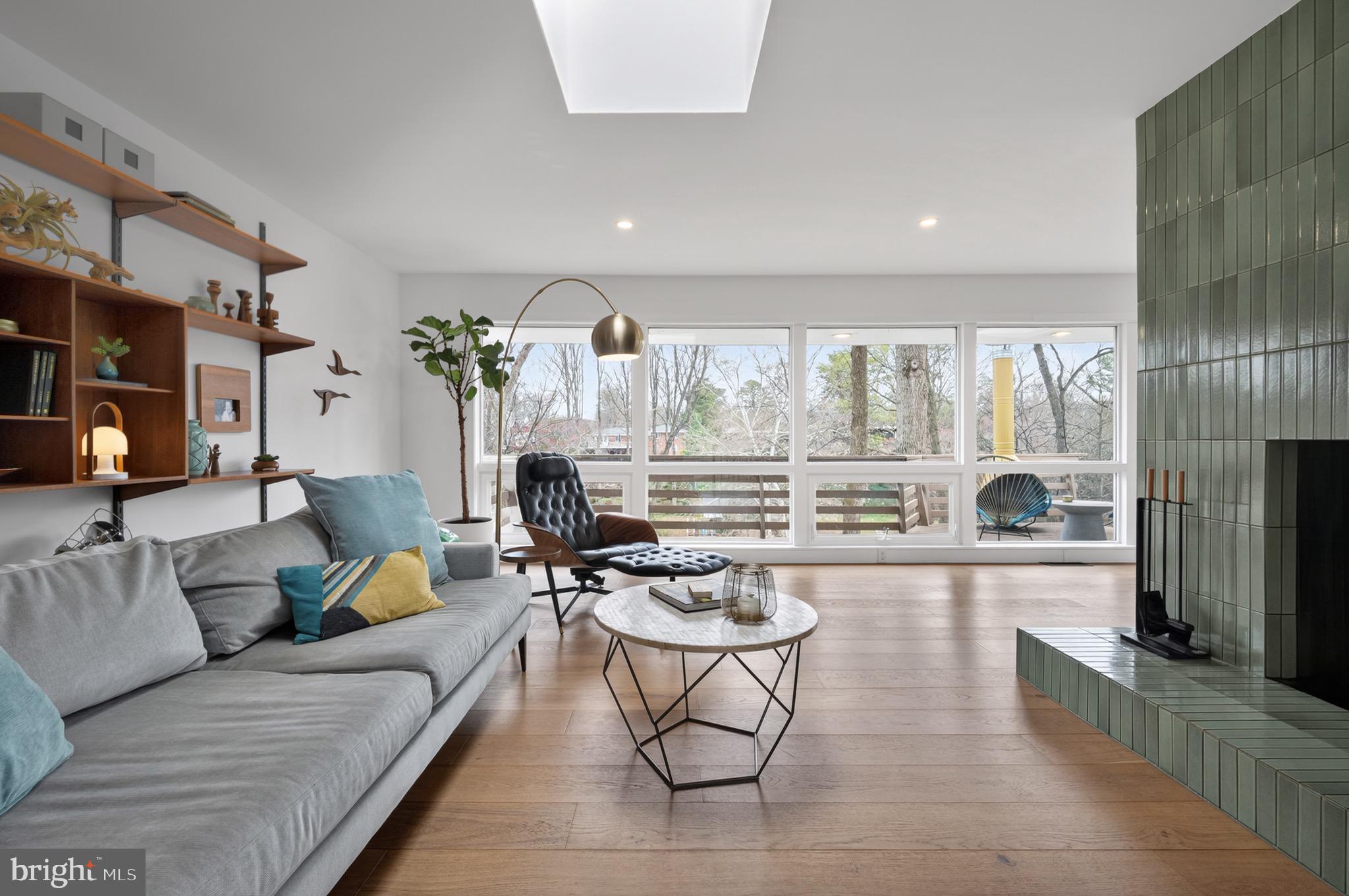 LAKE BARCROFT - Residential