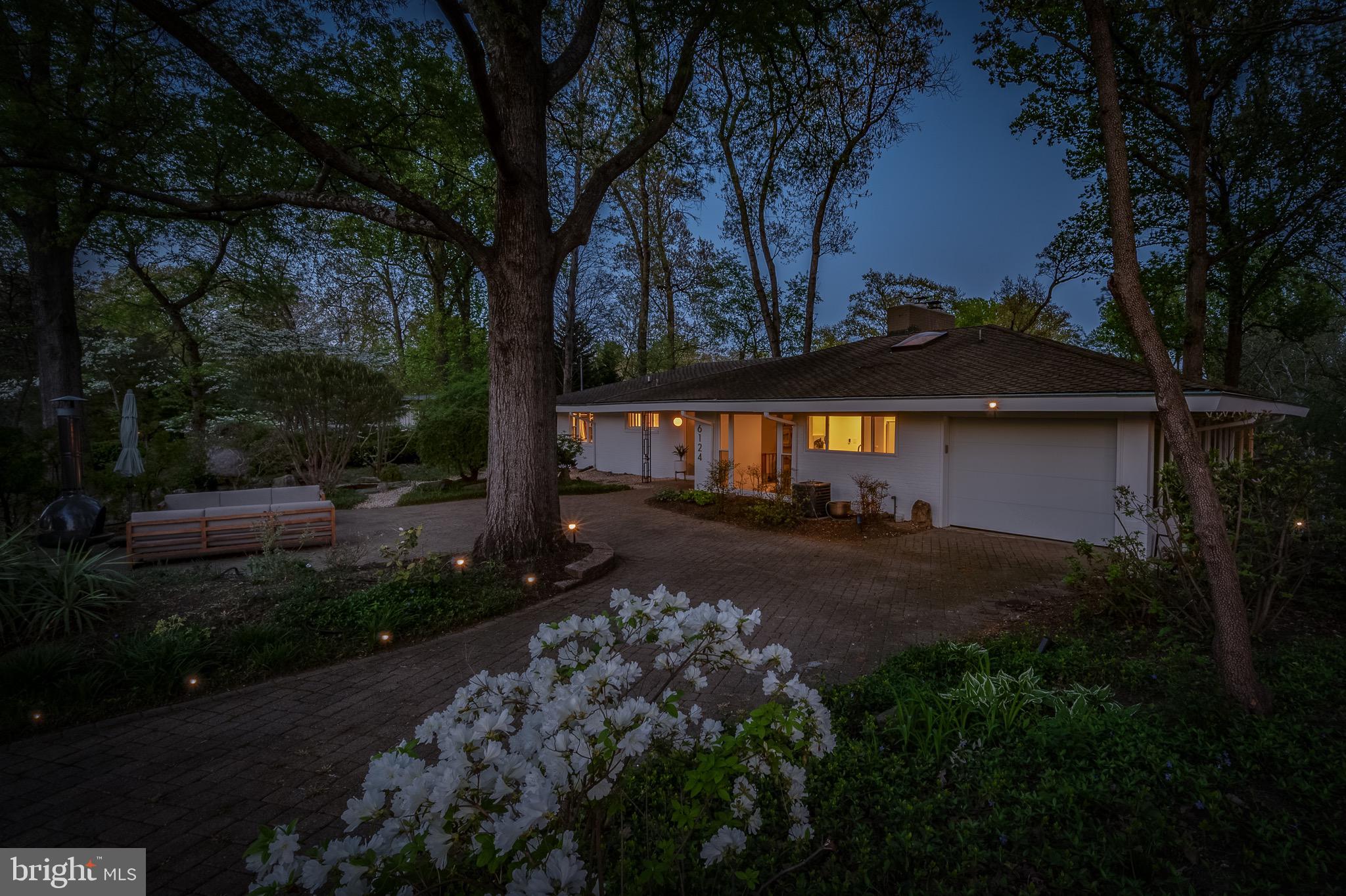 LAKE BARCROFT - Residential