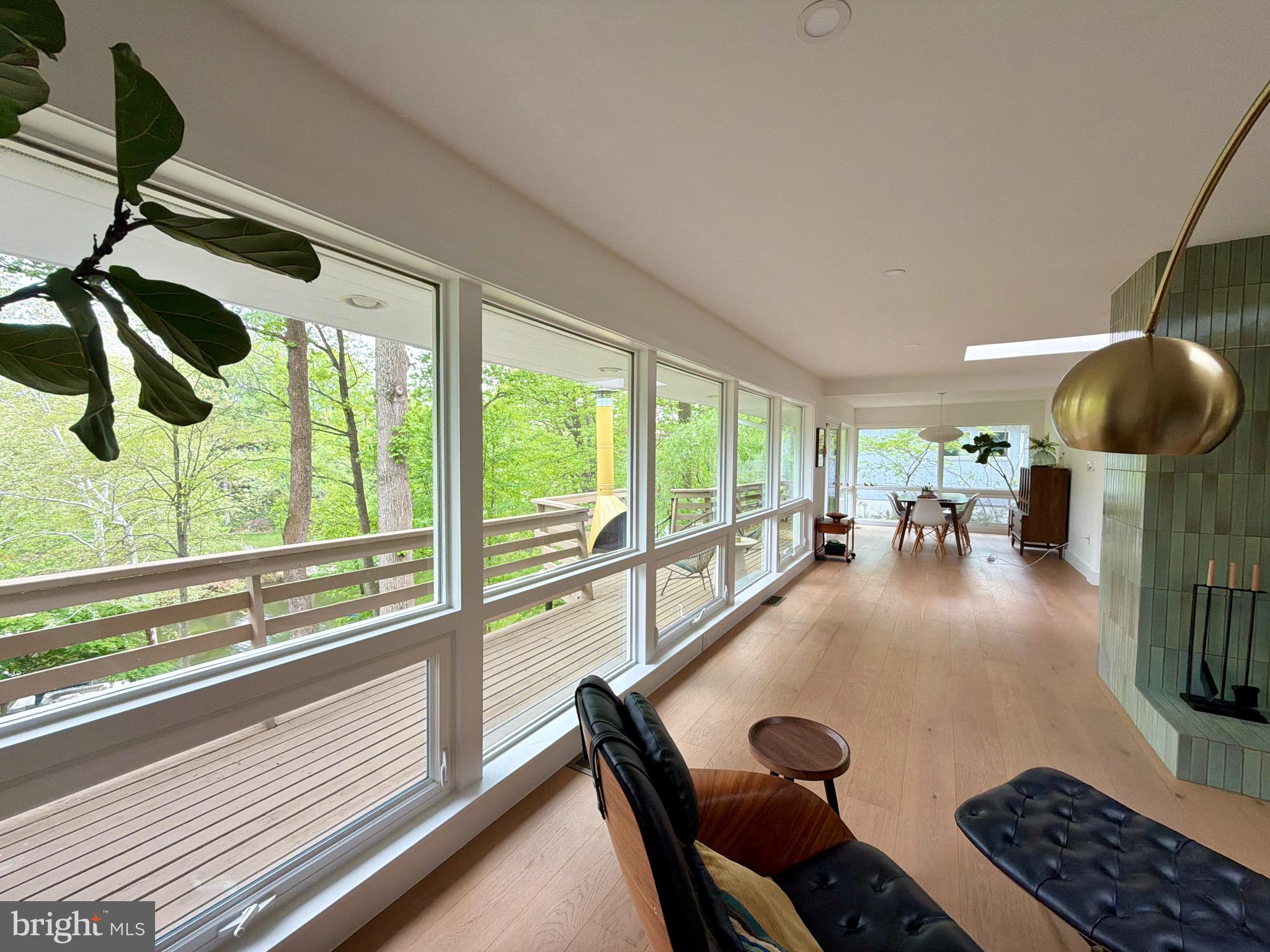 LAKE BARCROFT - Residential