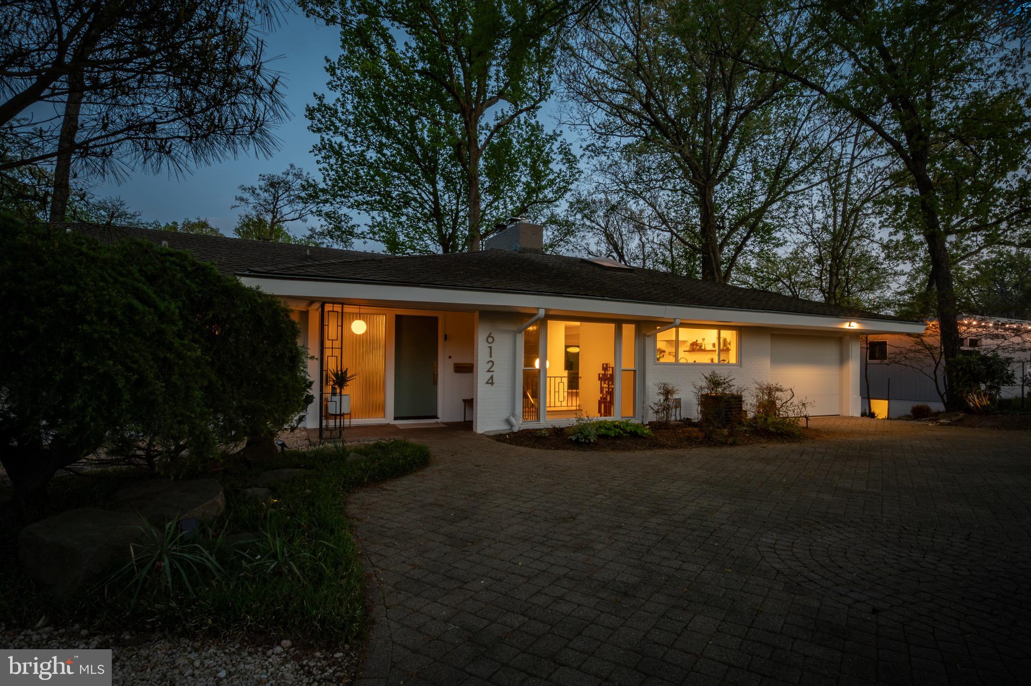 LAKE BARCROFT - Residential