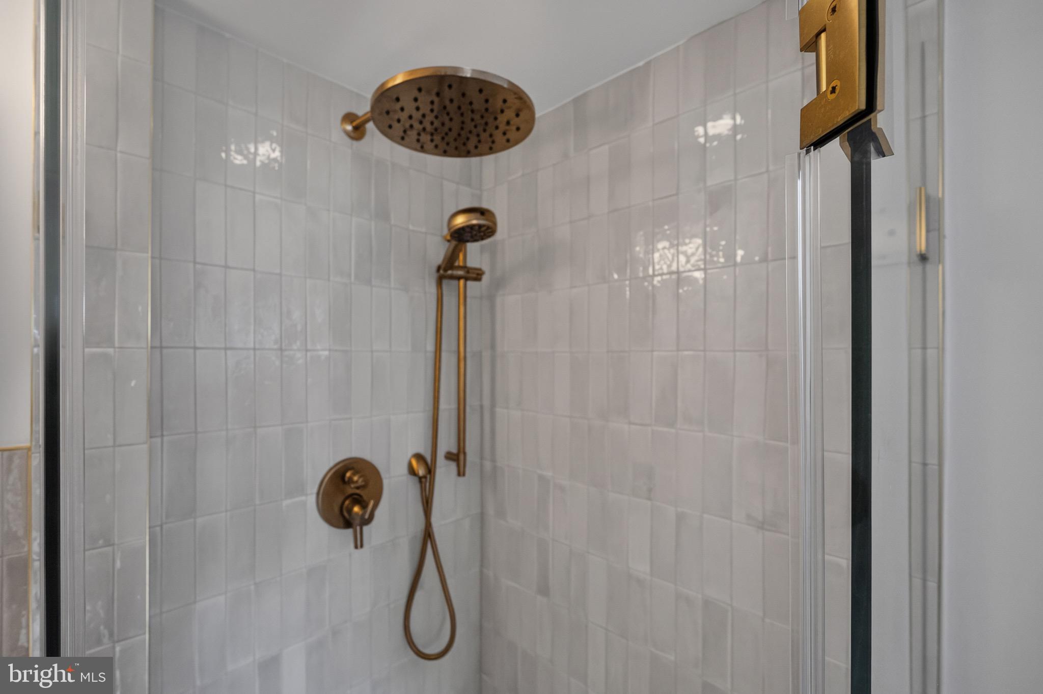 LAKE BARCROFT - Residential