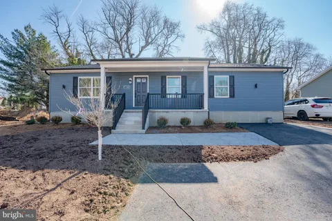 1130 Parkside Avenue, Ewing, NJ MLS: NJME2054678
