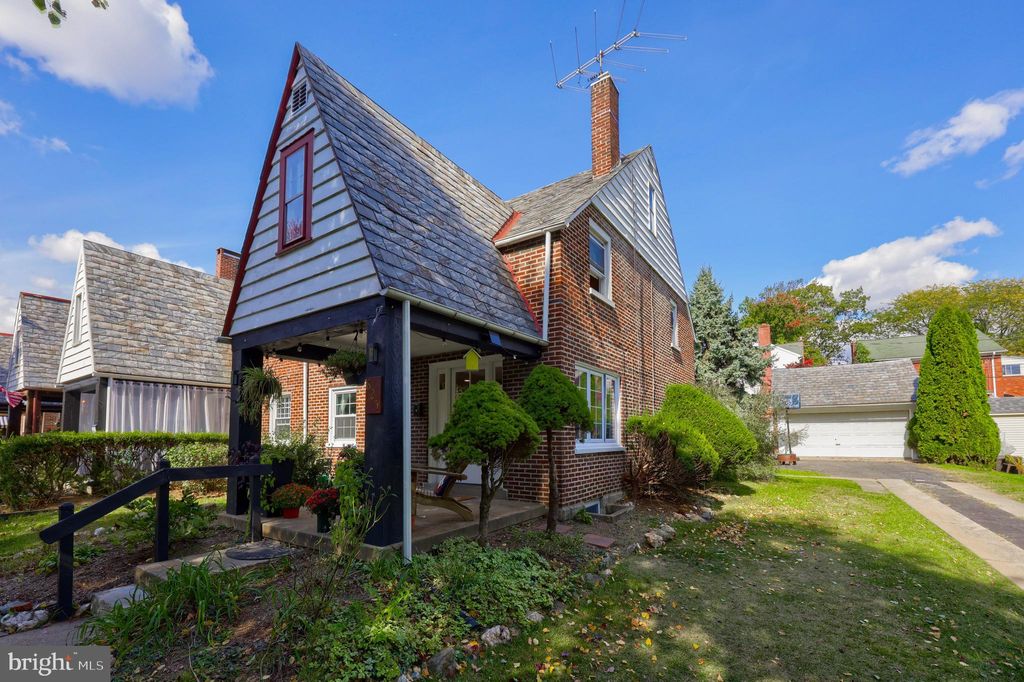 Photo of 825 Helen Avenue, Lancaster, PA 17601 (MLS # PALA2058934)