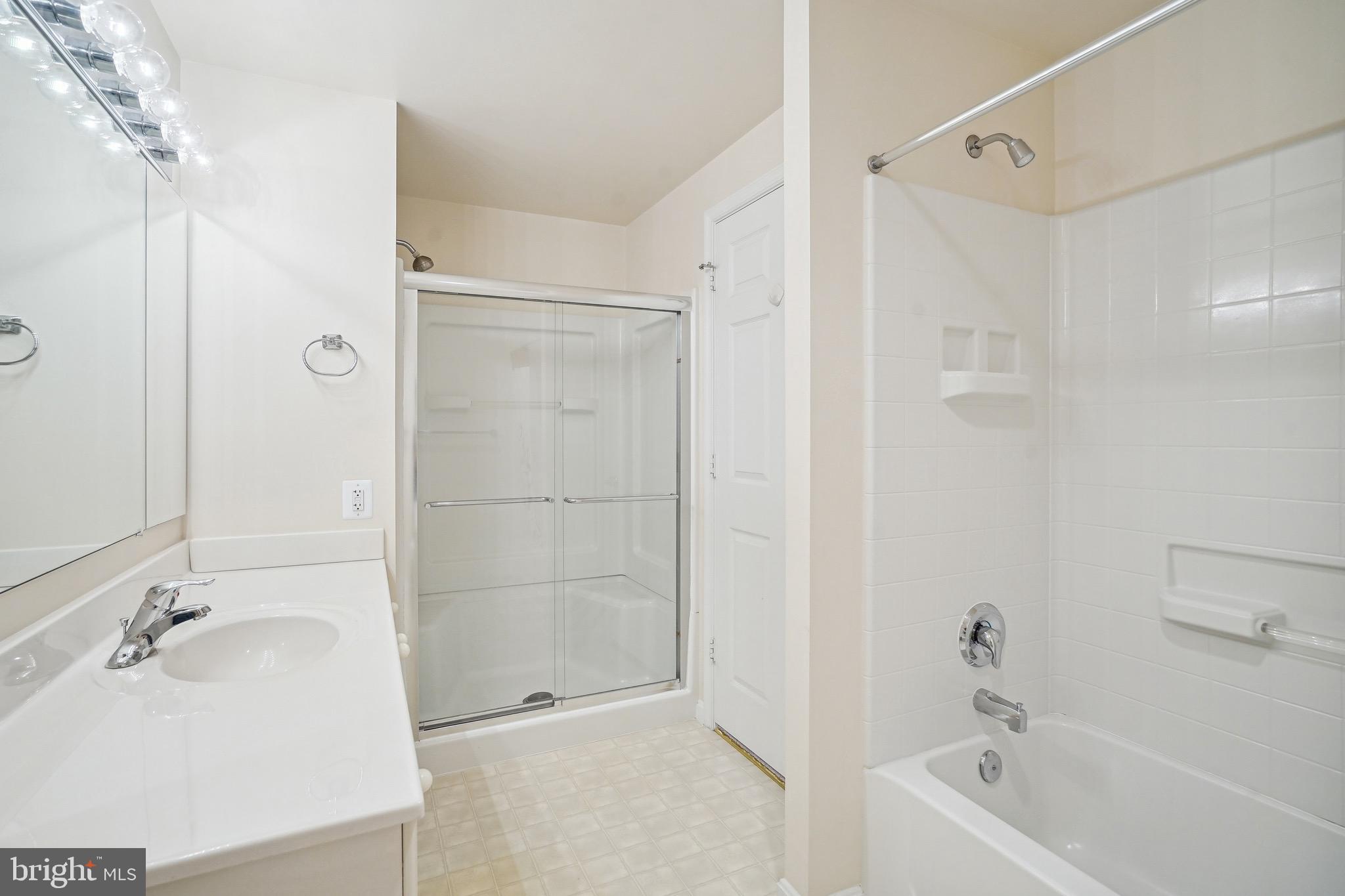 LANSDOWNE WOODS - Residential