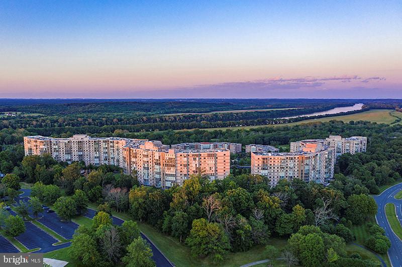 LANSDOWNE WOODS - Residential