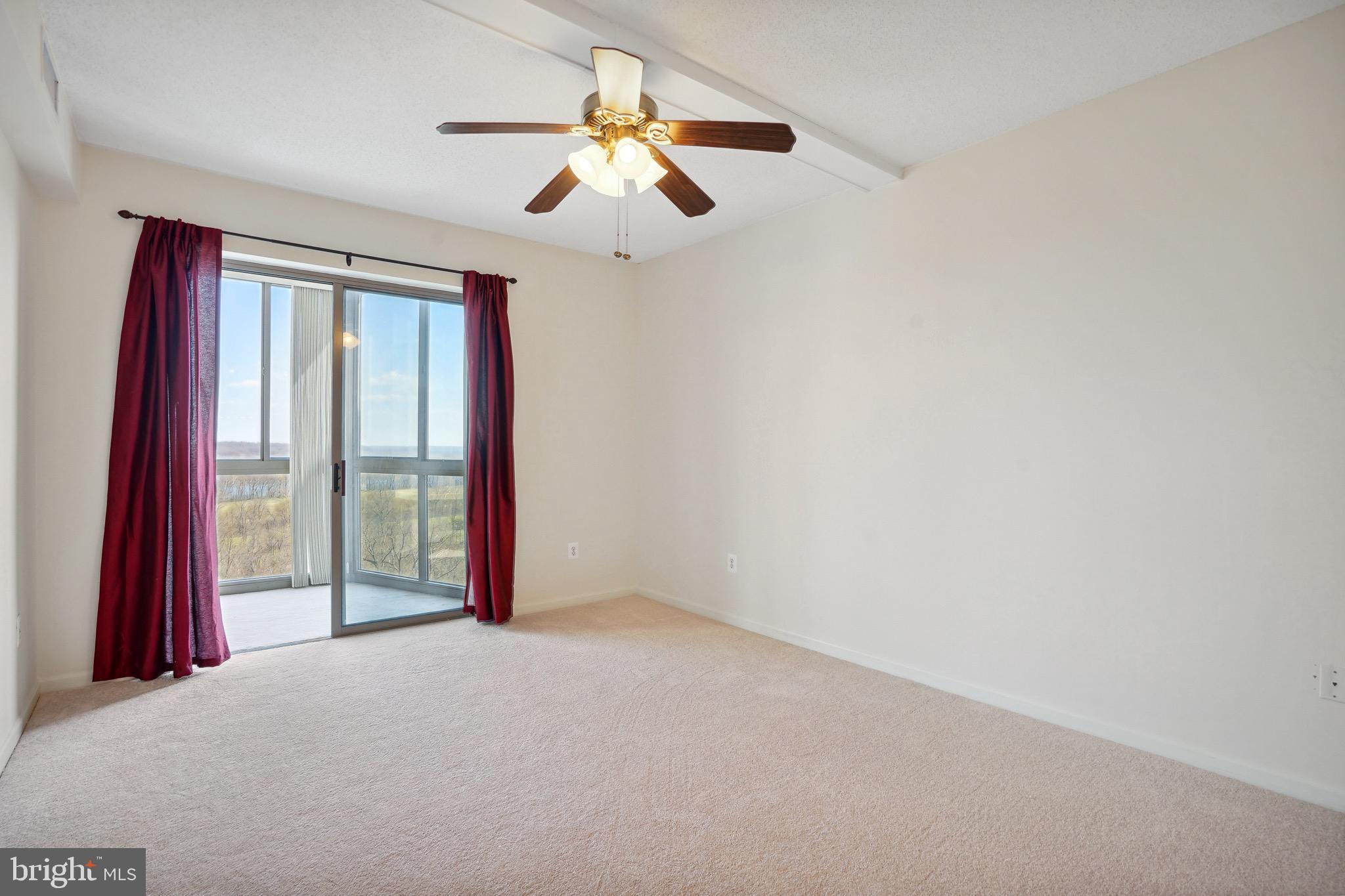 LANSDOWNE WOODS - Residential