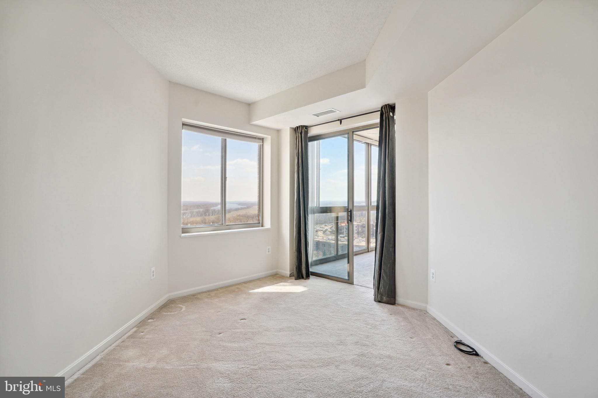 LANSDOWNE WOODS - Residential