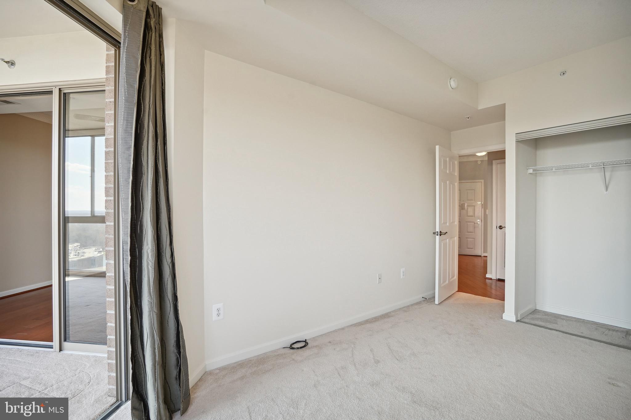 LANSDOWNE WOODS - Residential