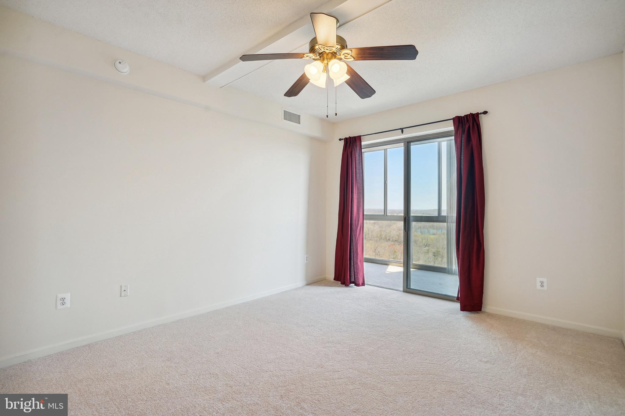 LANSDOWNE WOODS - Residential