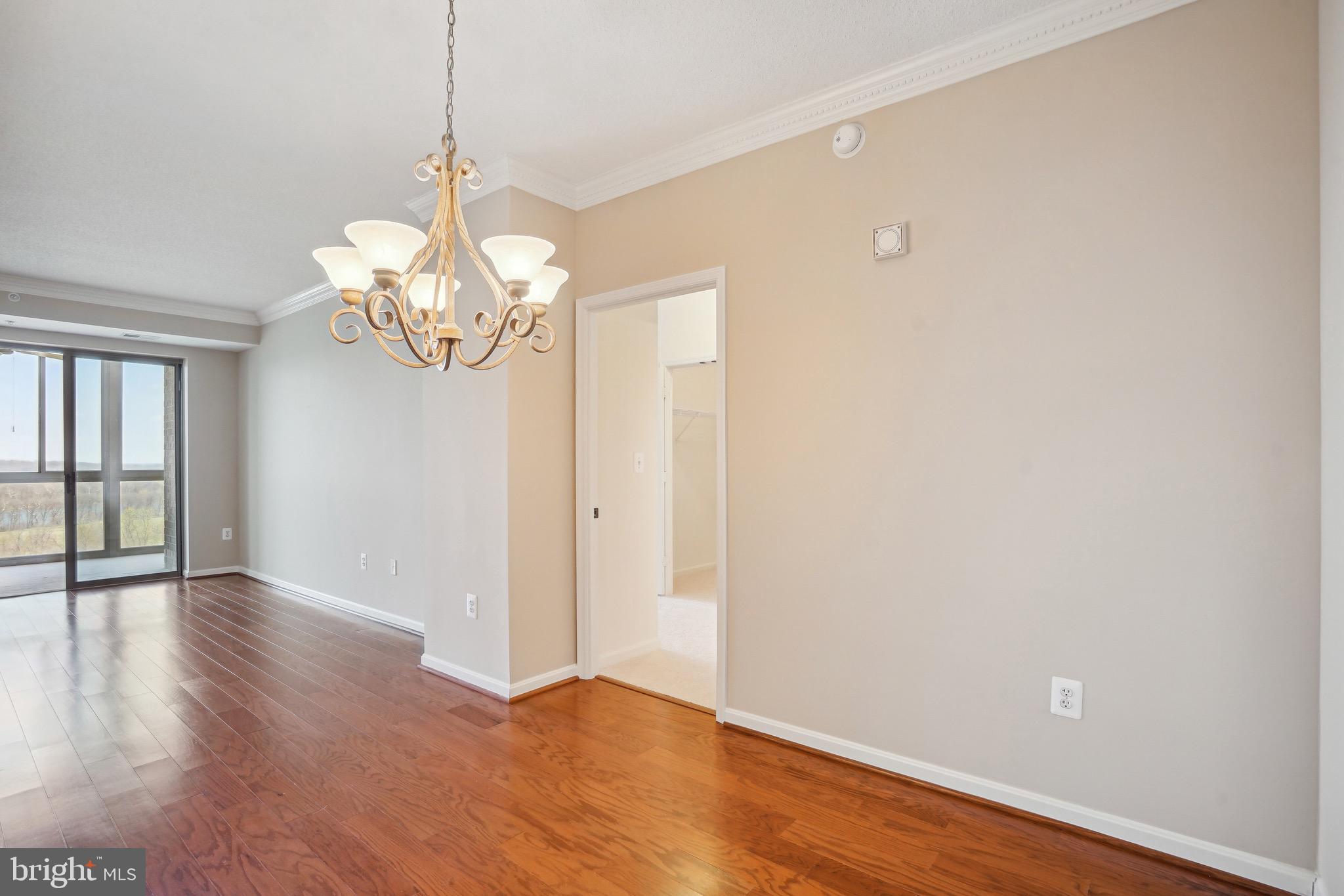 LANSDOWNE WOODS - Residential