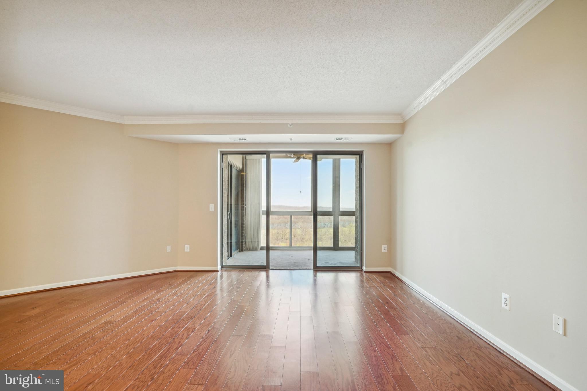 LANSDOWNE WOODS - Residential