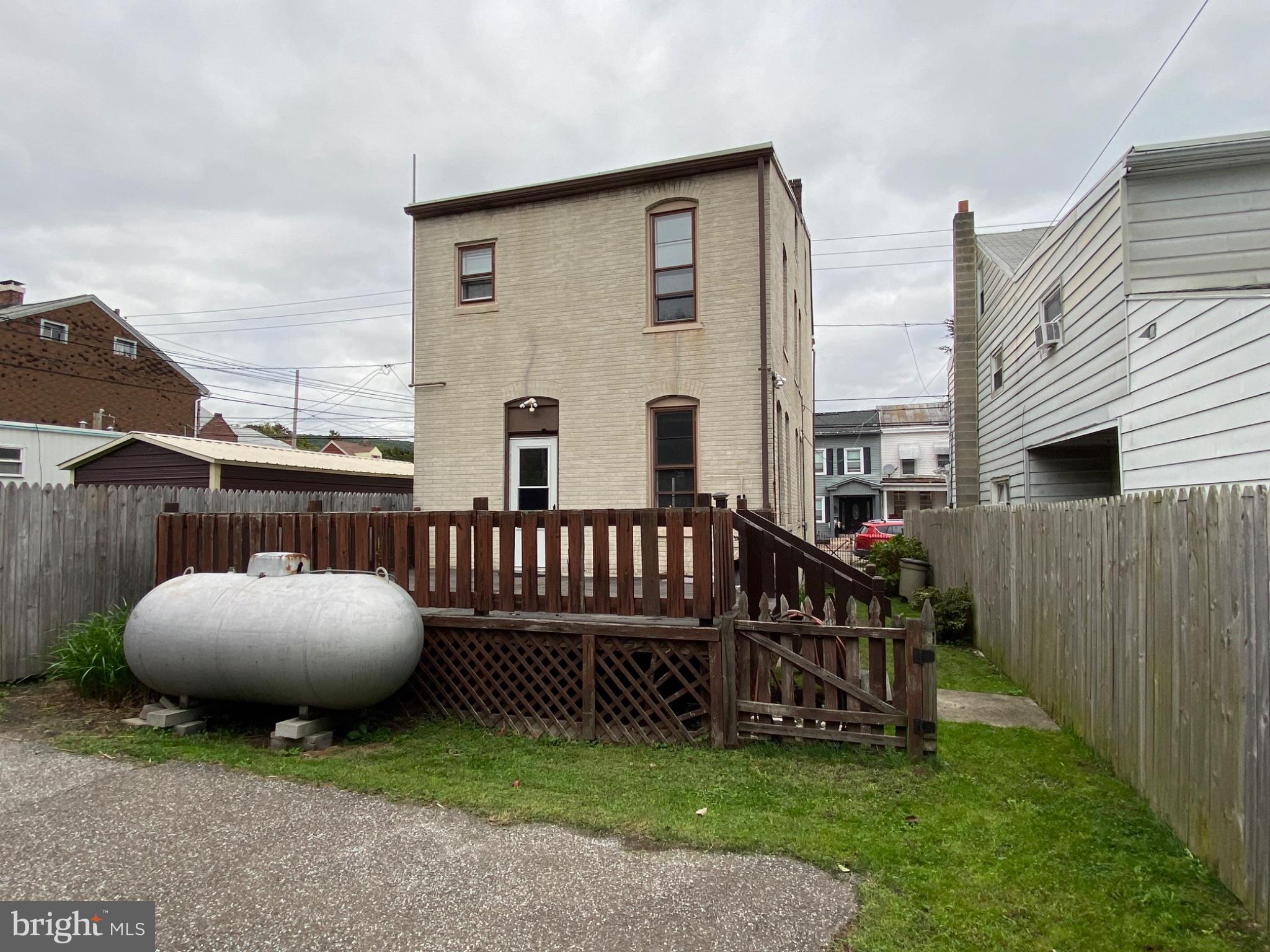 12 FRONT STREET S