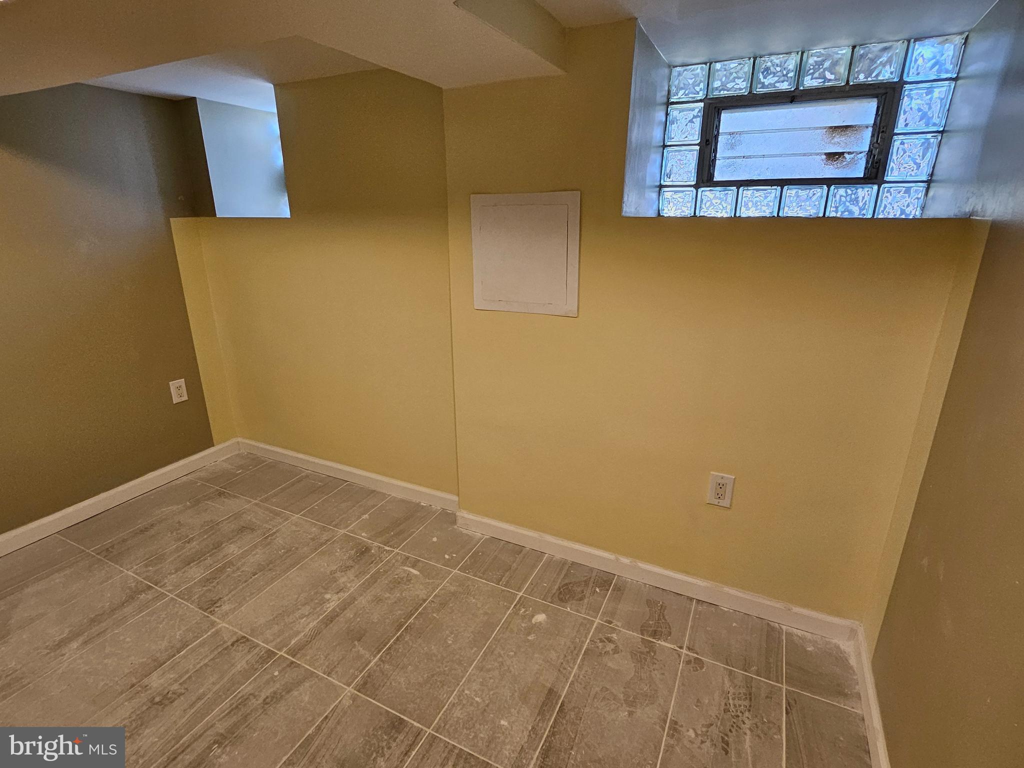 LAWNDALE - Residential Income