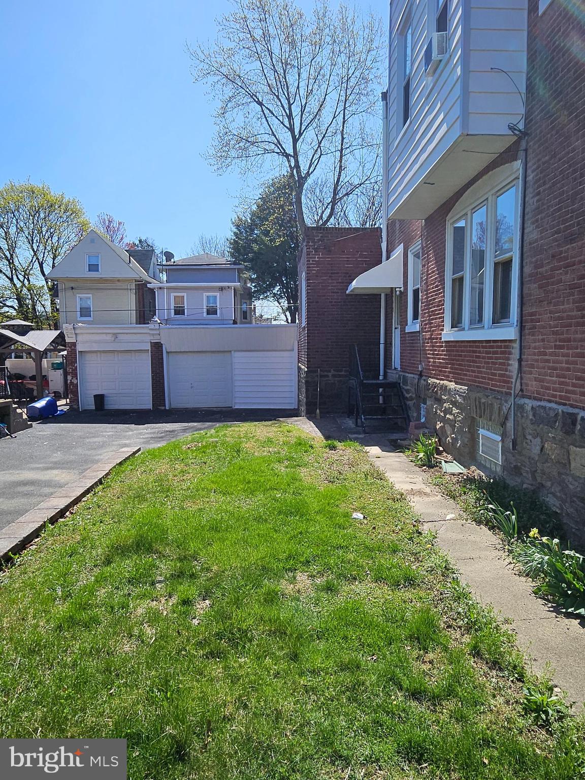 LAWNDALE - Residential Income