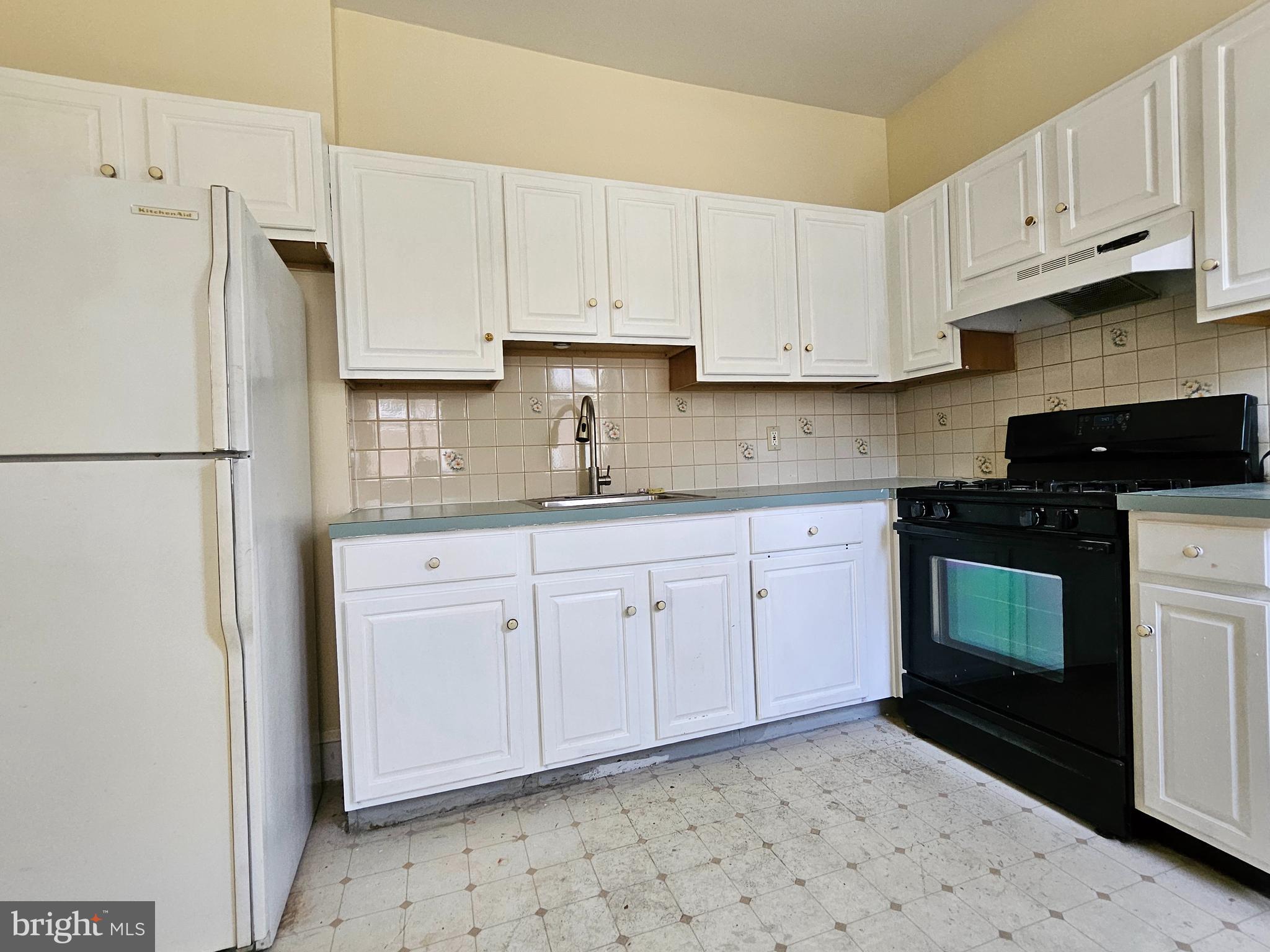 LAWNDALE - Residential Income