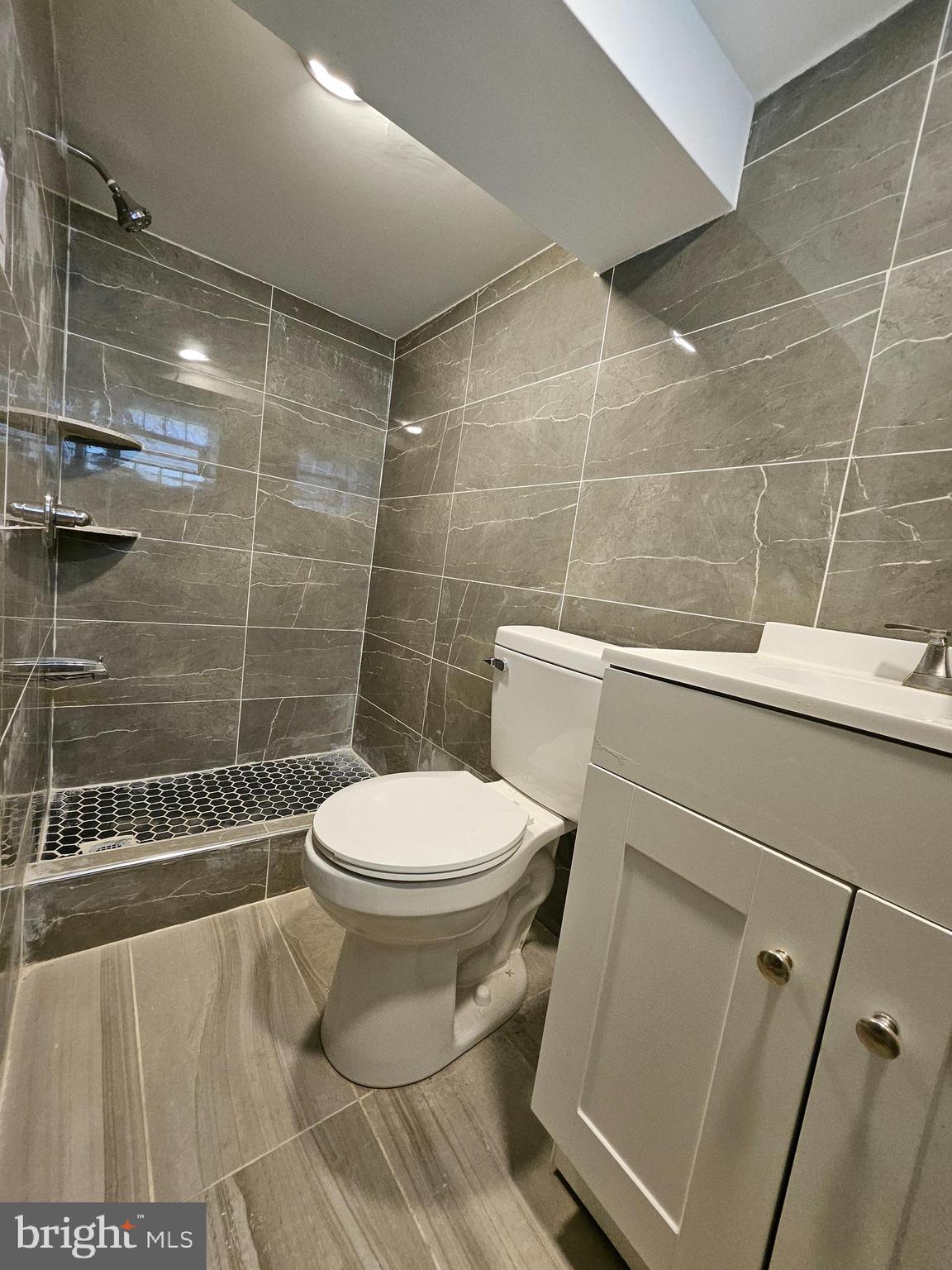 LAWNDALE - Residential Income