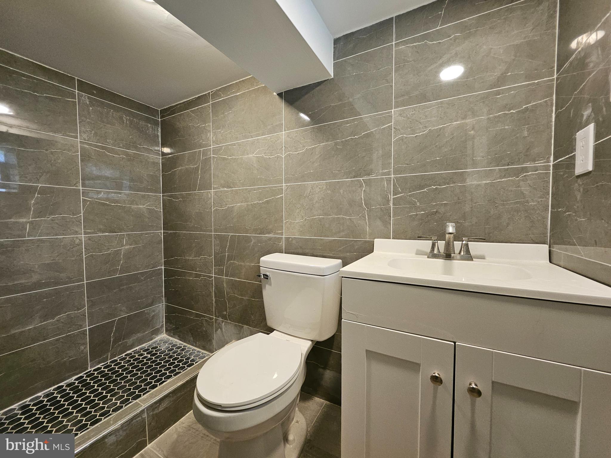 LAWNDALE - Residential Income