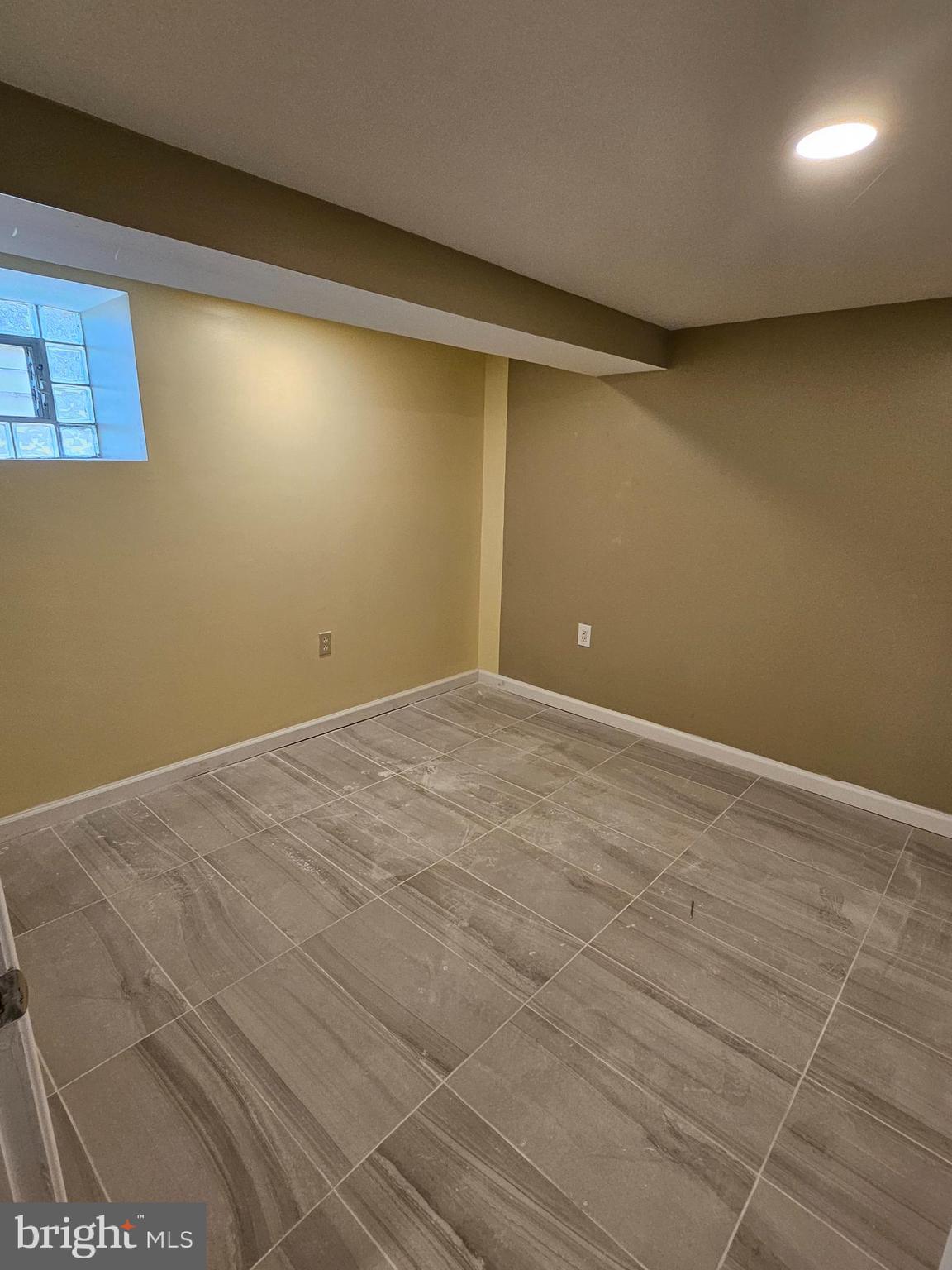 LAWNDALE - Residential Income