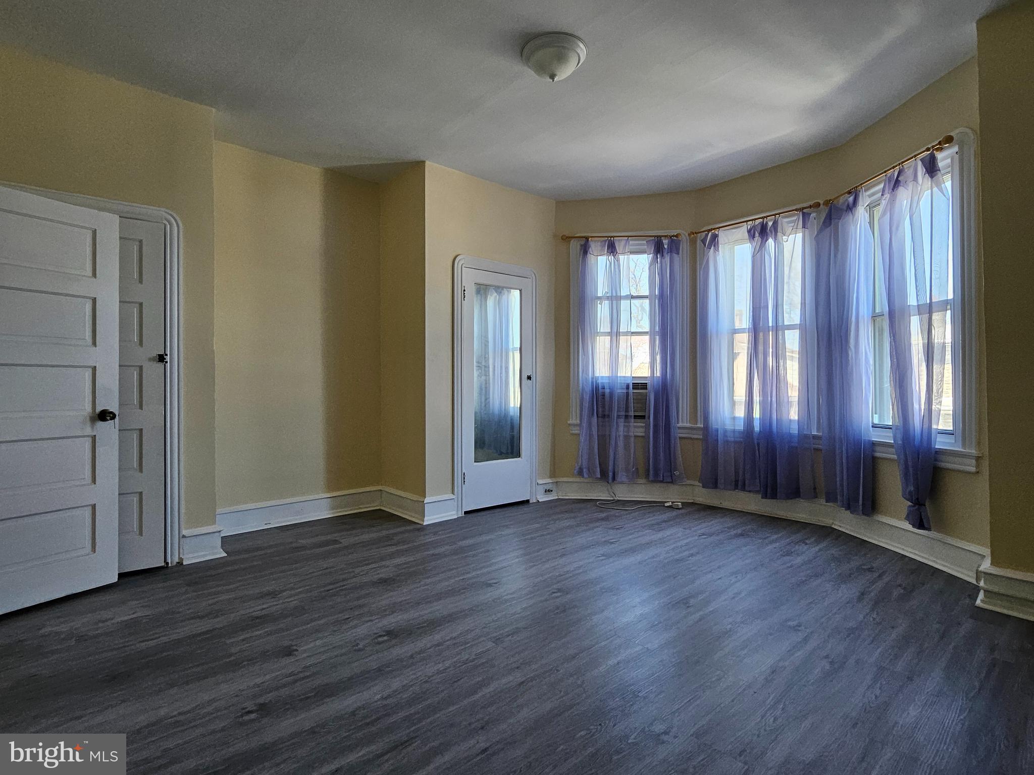 LAWNDALE - Residential Income