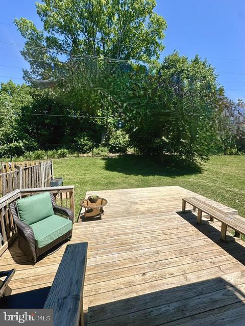 511 HOLLYBERRY WAY