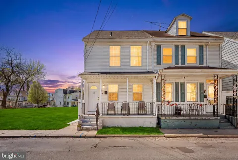560 York Street, Burlington, NJ 08016 - #: NJBL2109066