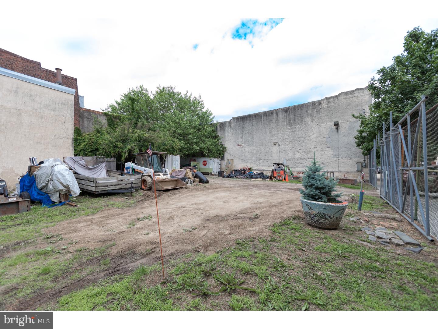 FISHTOWN - Land